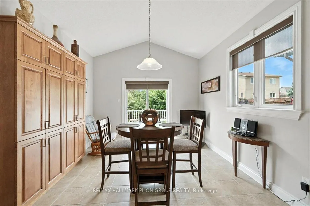 128 Topaze Crescent