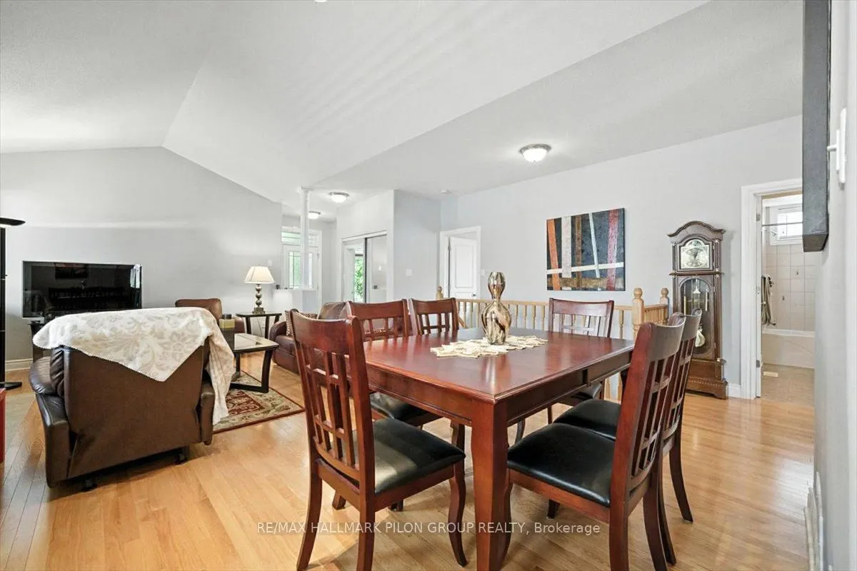 128 Topaze Crescent