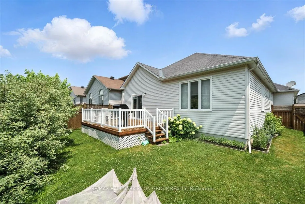 128 Topaze Crescent