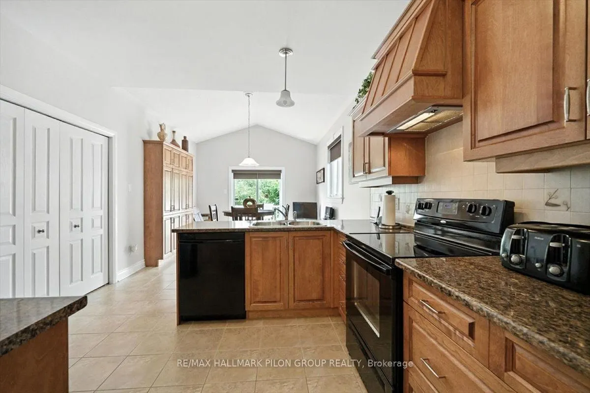 128 Topaze Crescent