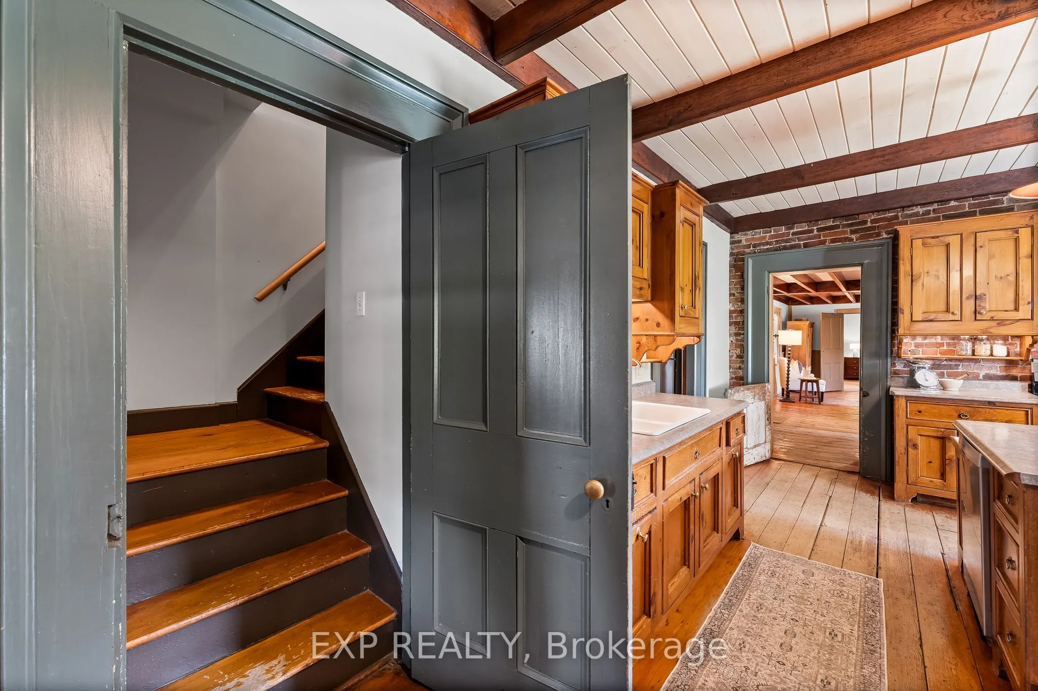 206 King Street E
