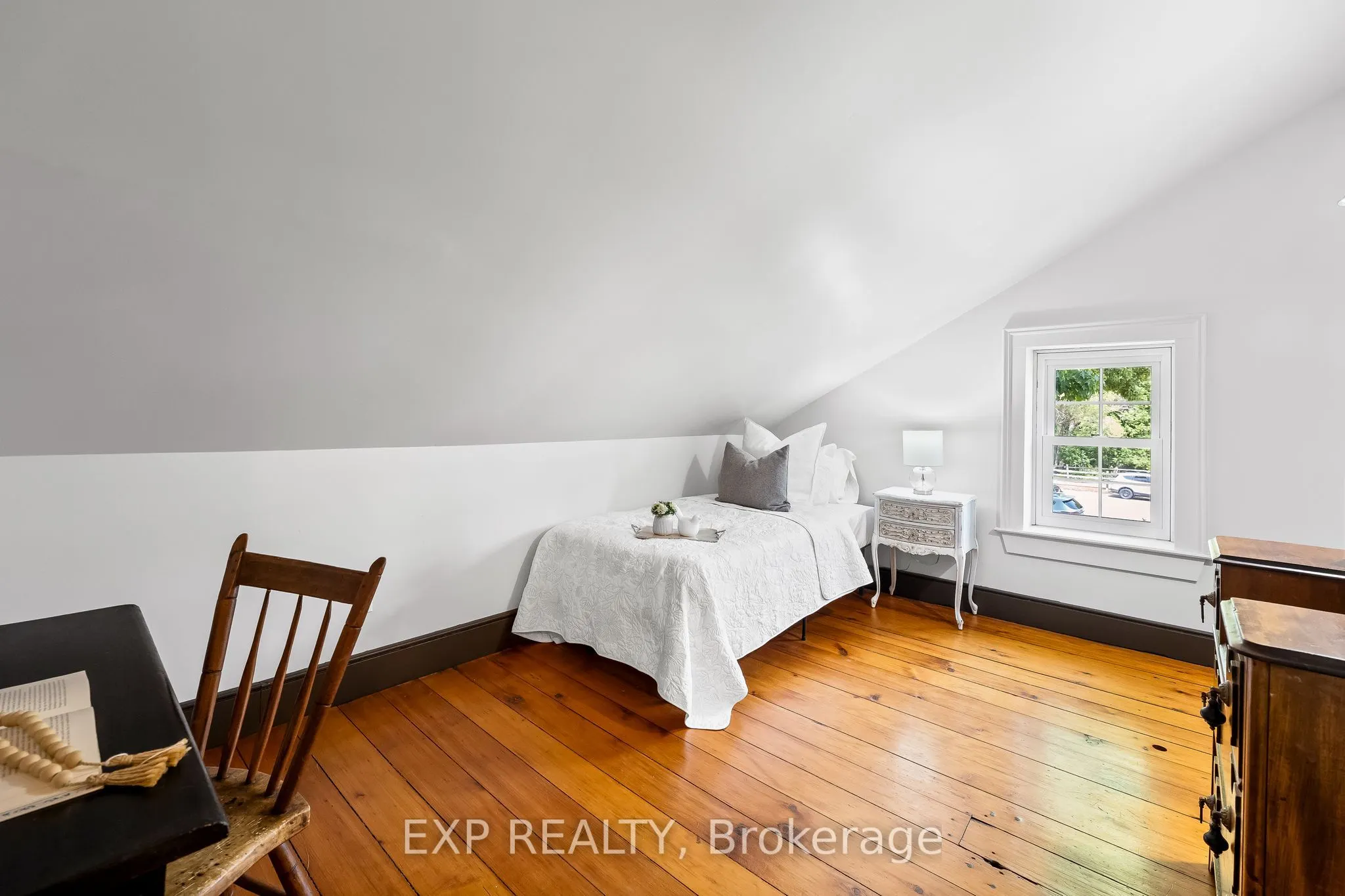 206 King Street E