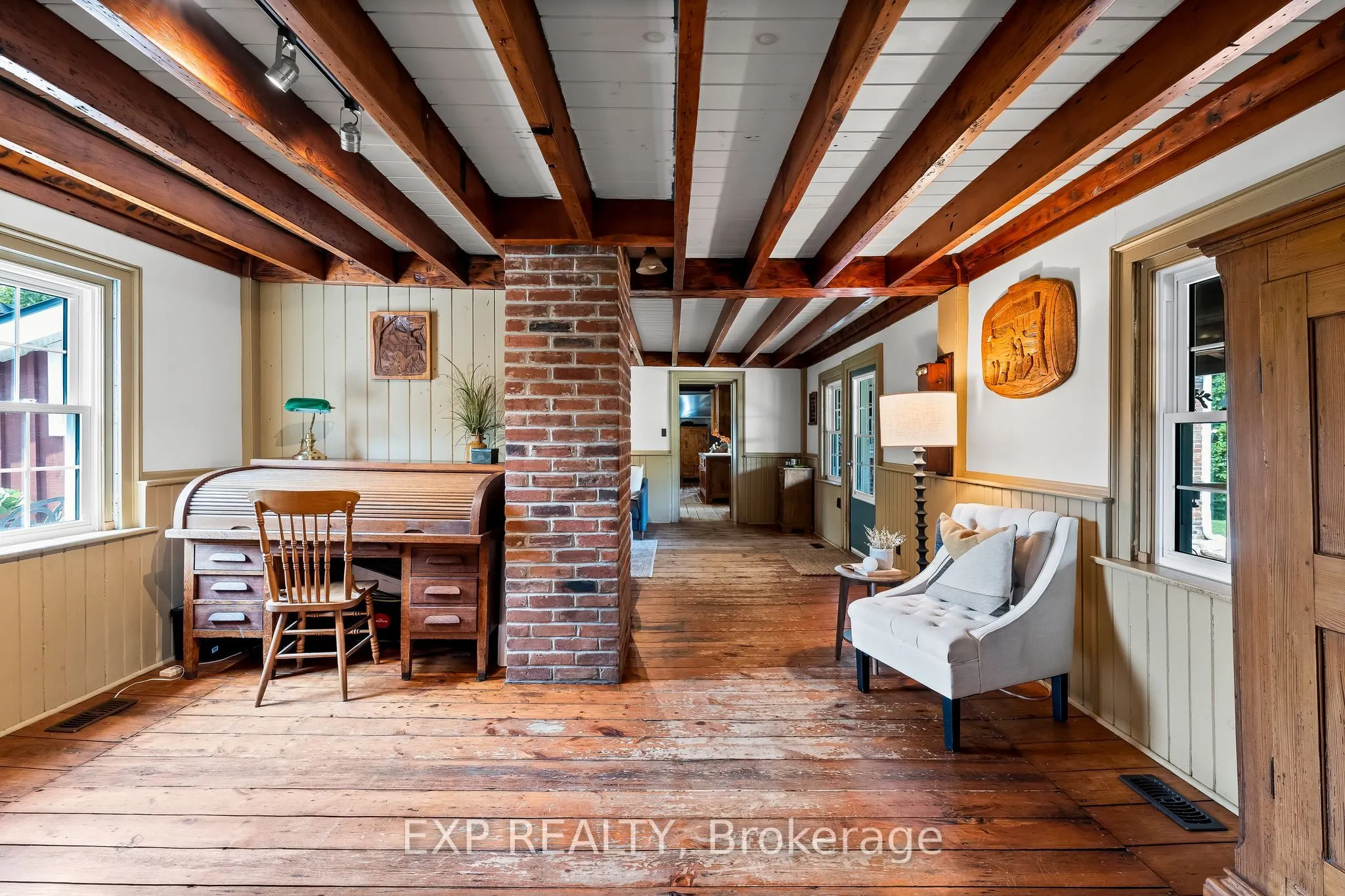 206 King Street E