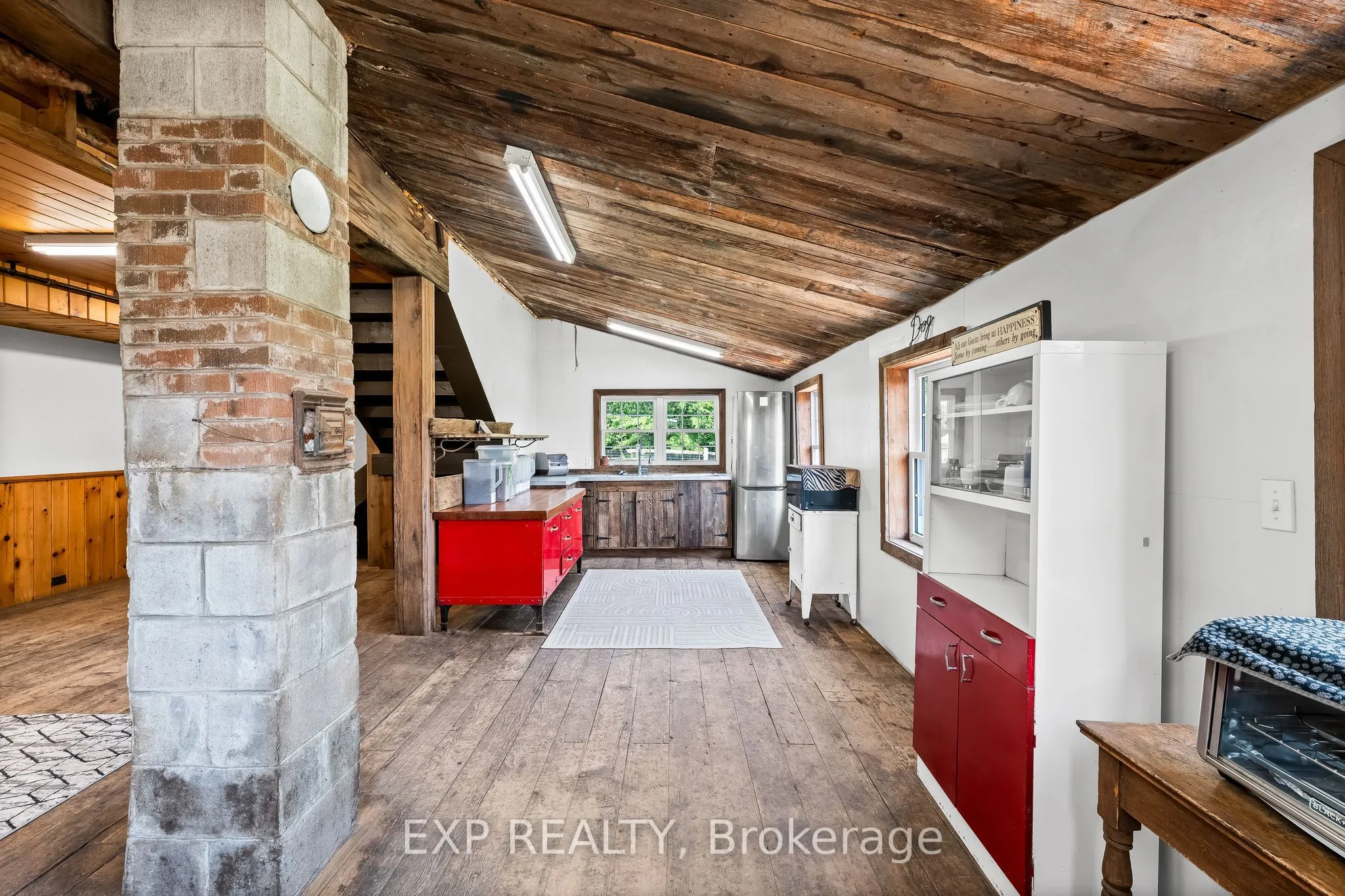 206 King Street E