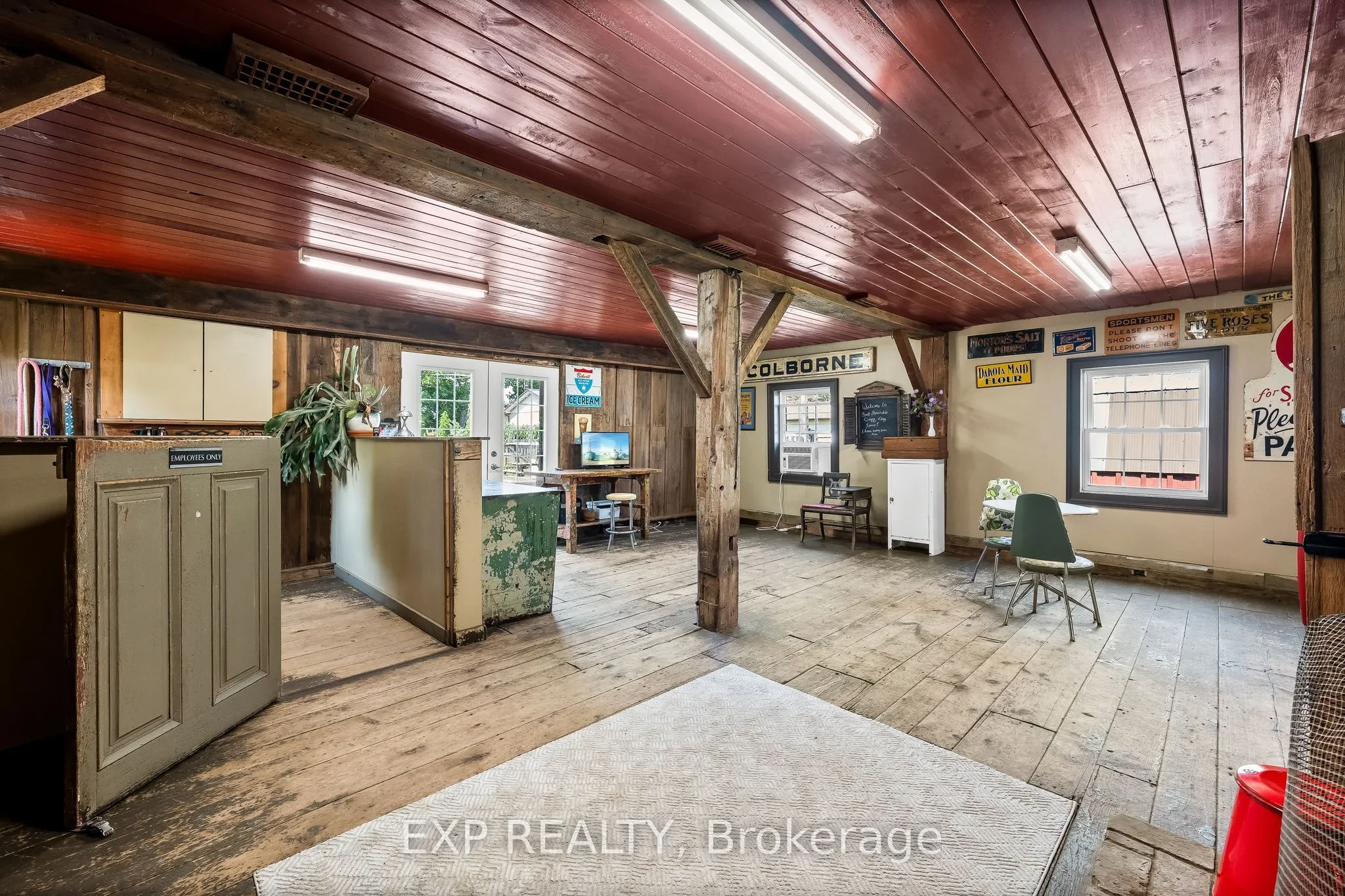 206 King Street E