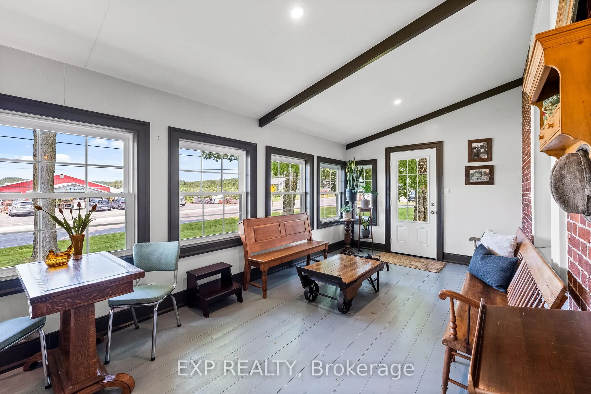 206 King Street E