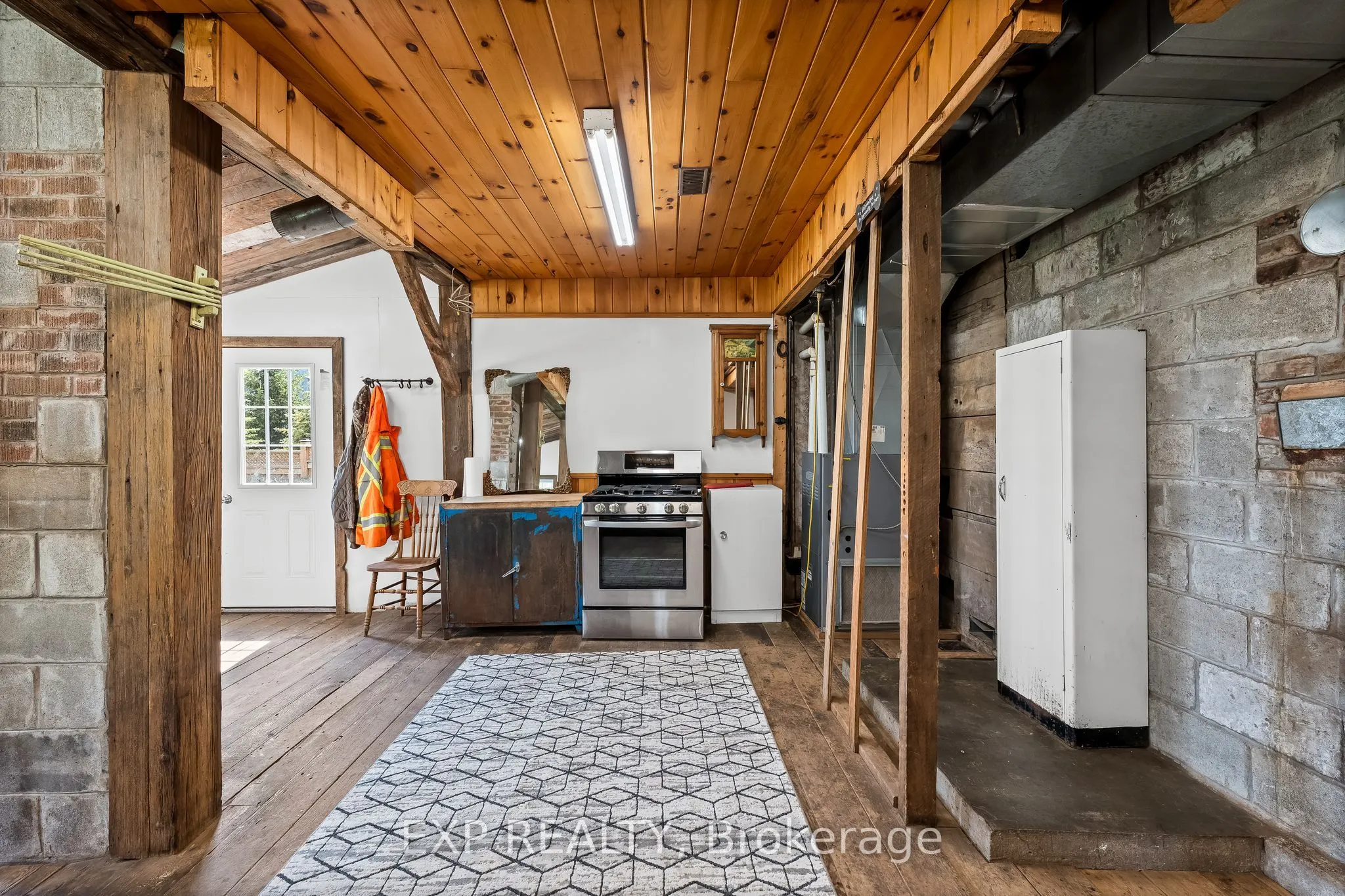 206 King Street E