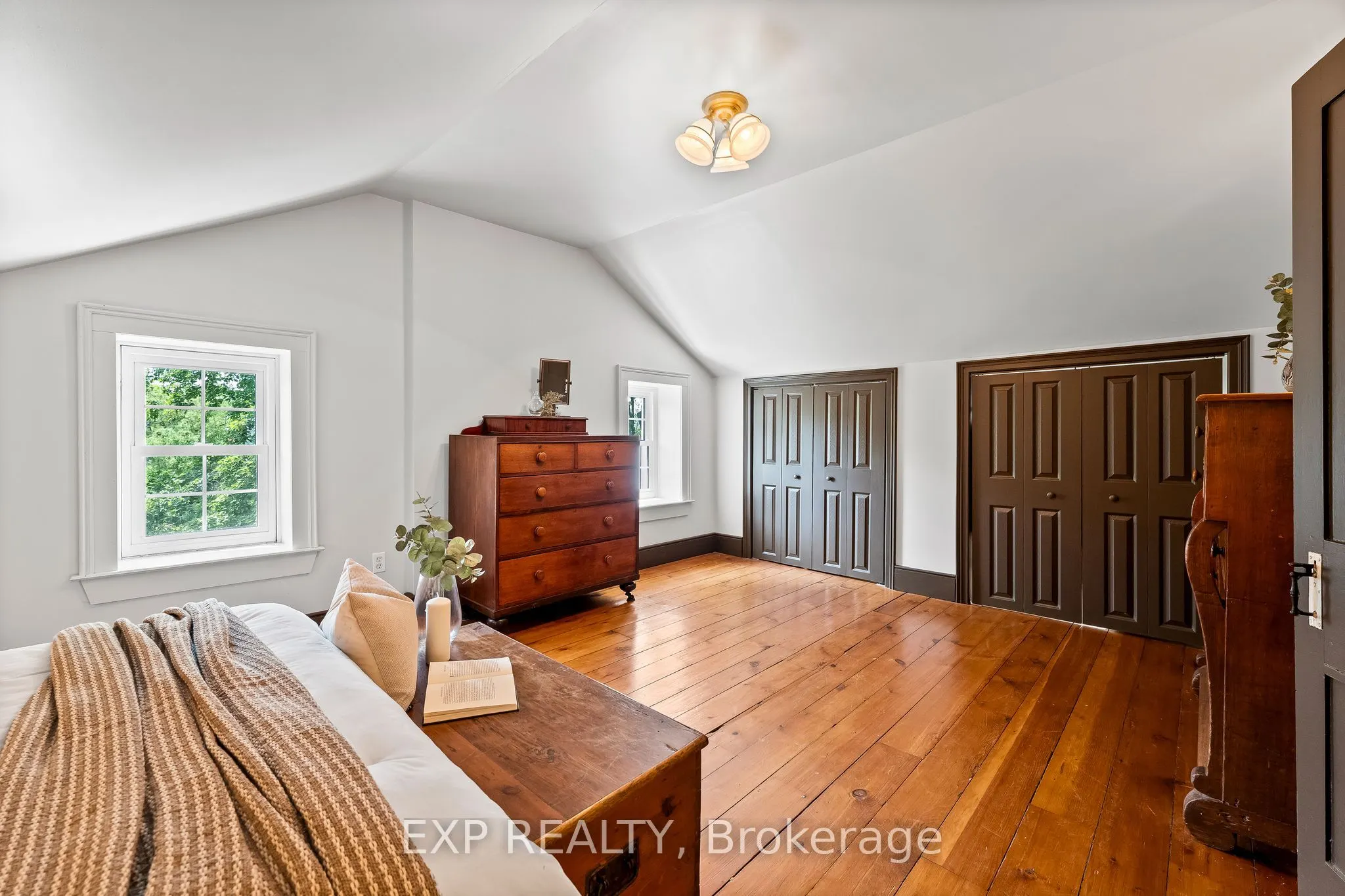 206 King Street E