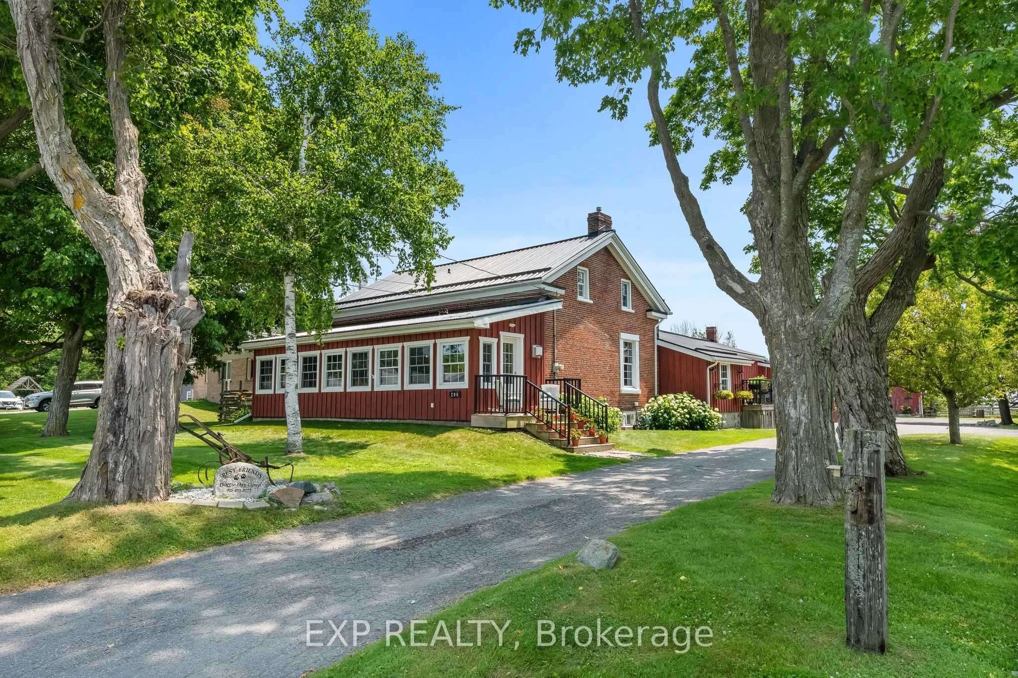 206 King Street E