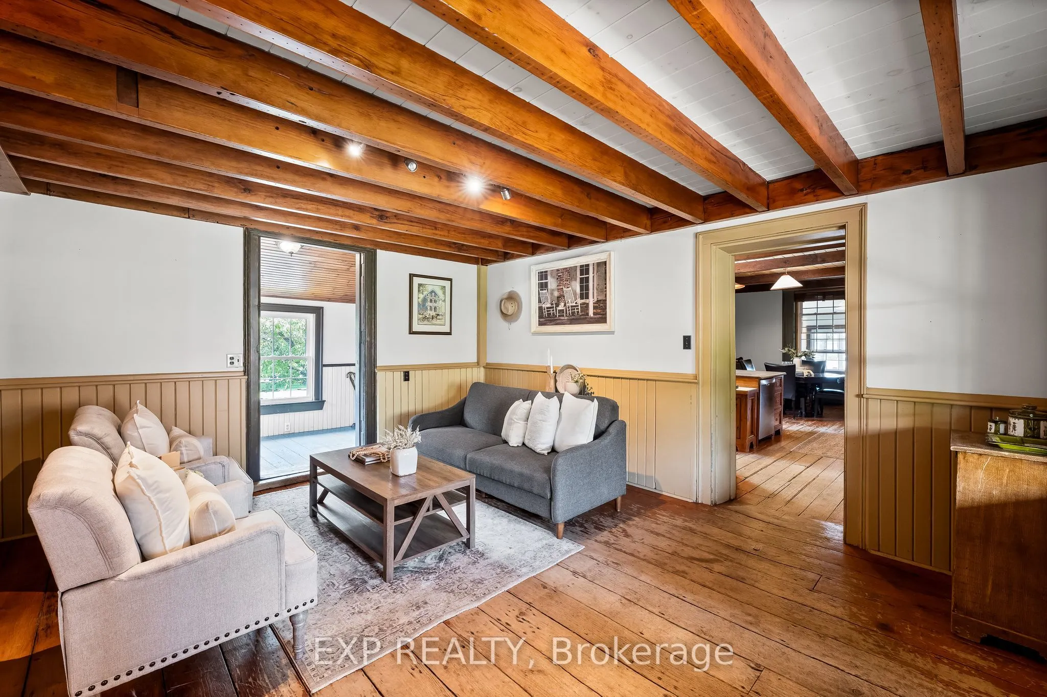 206 King Street E