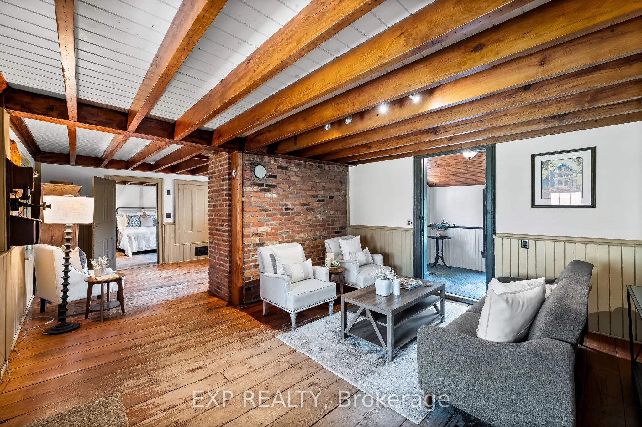206 King Street E