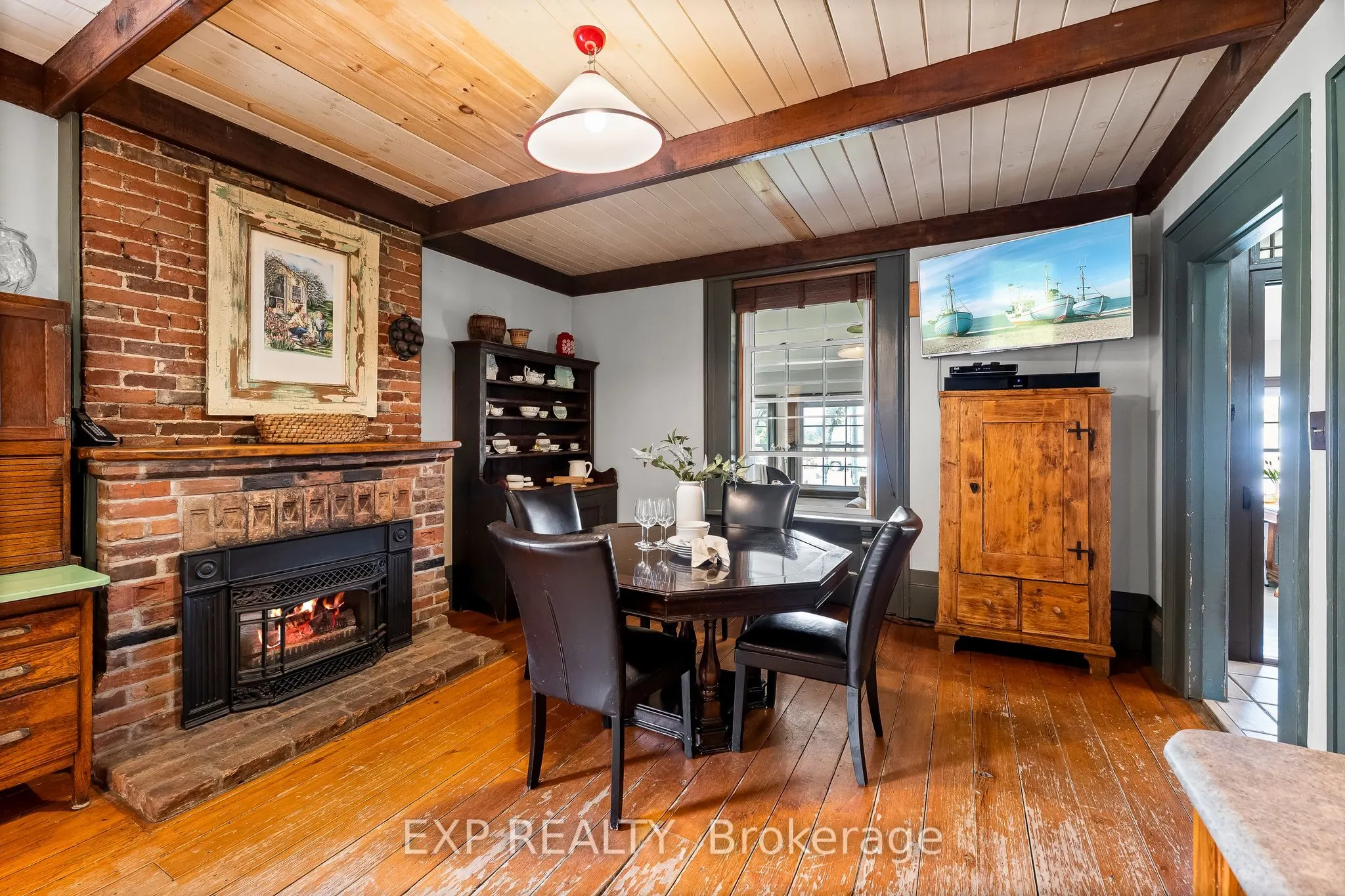 206 King Street E
