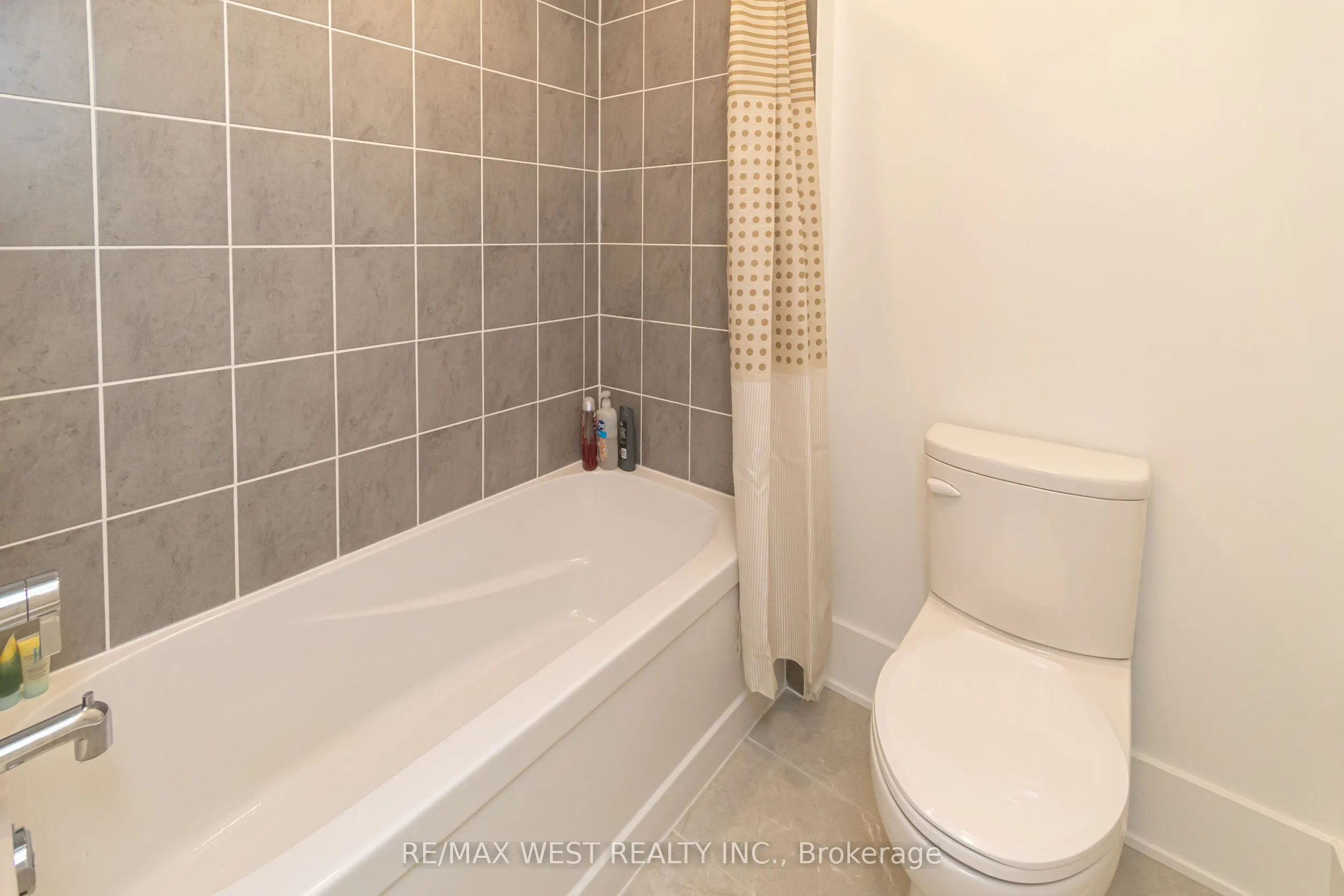 1006 Fallingbrook Court, #27