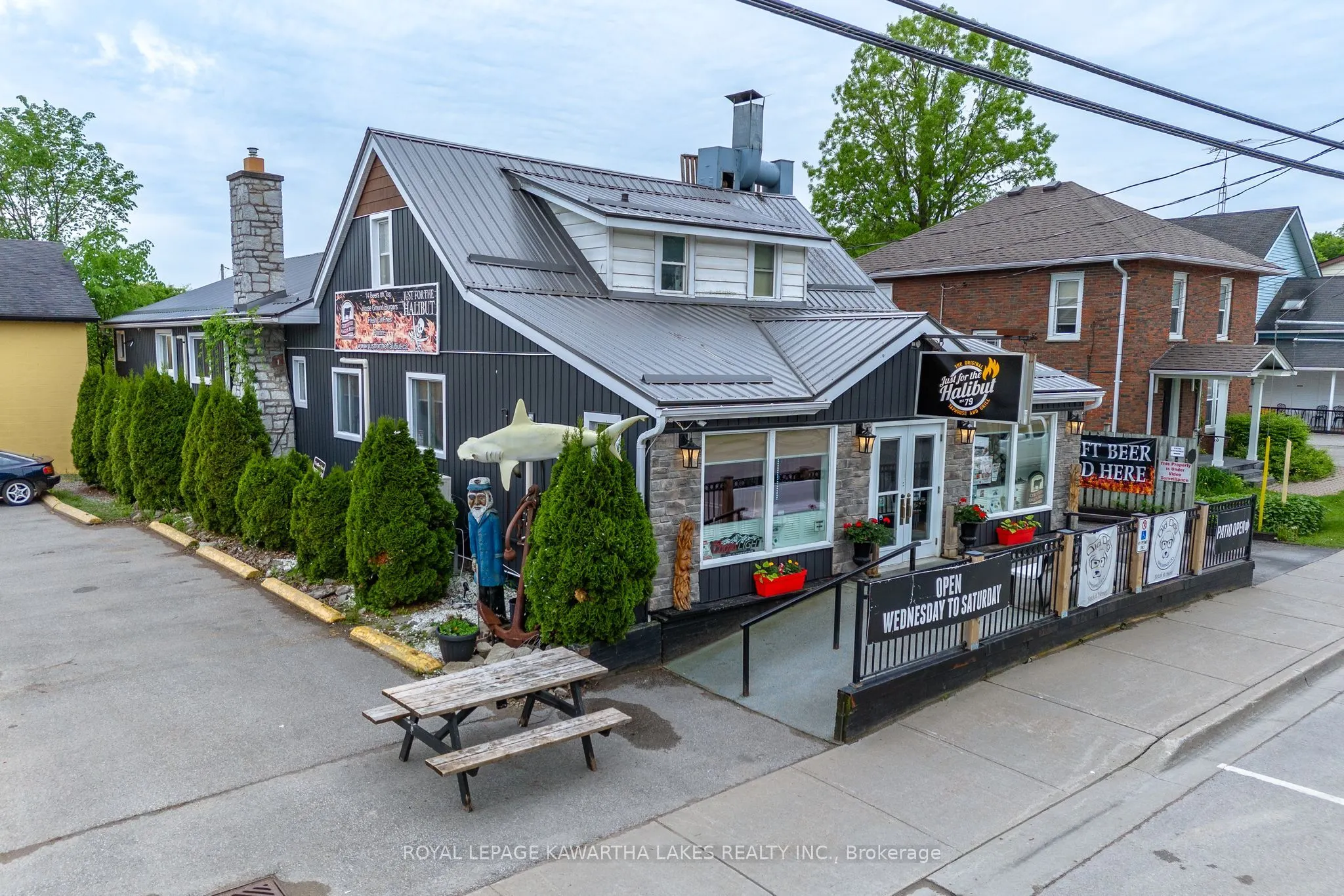 17 King Street E