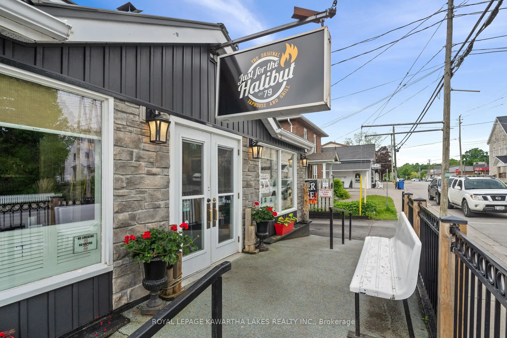 17 King Street E