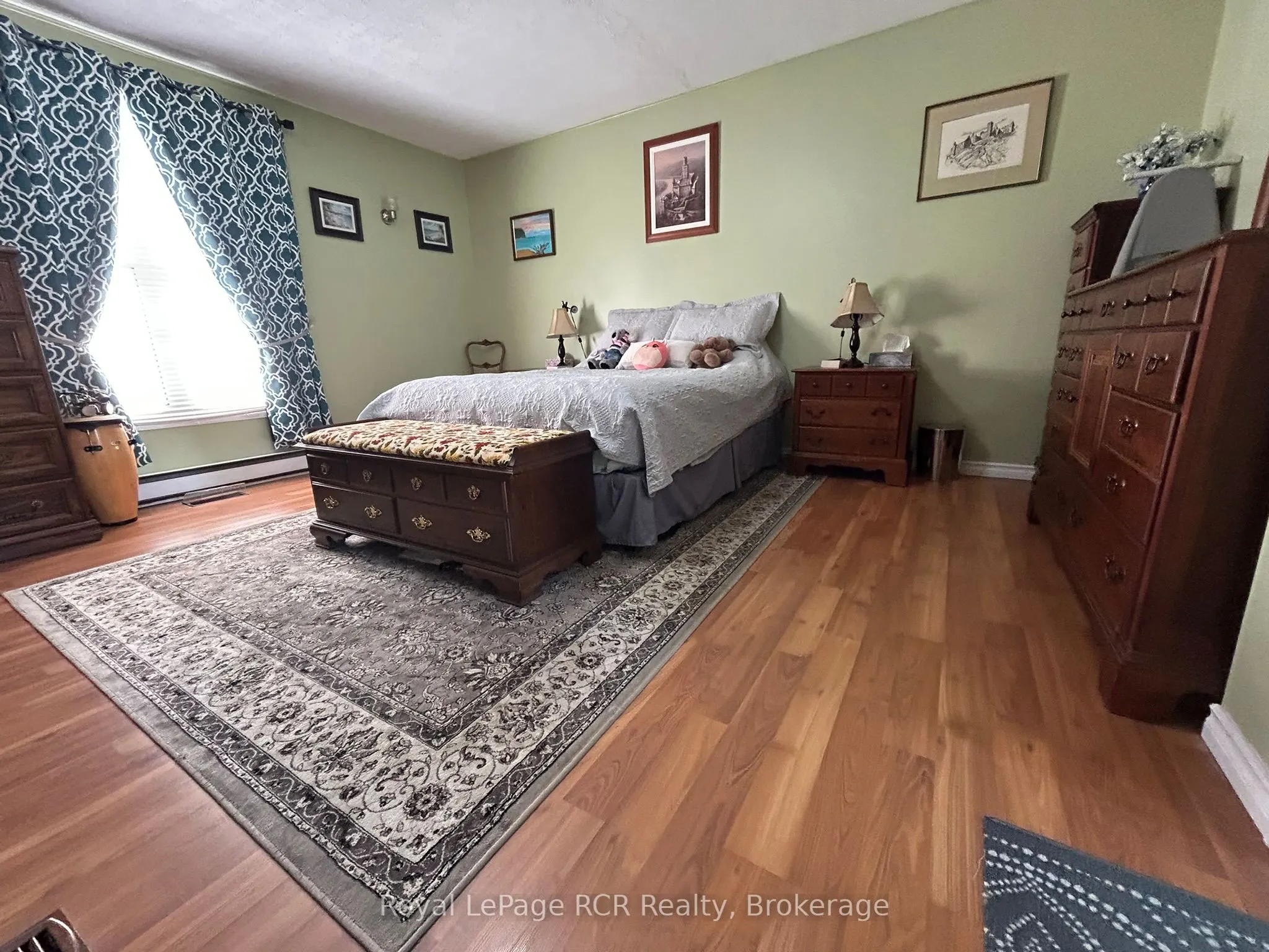 48 4th Avenue W
