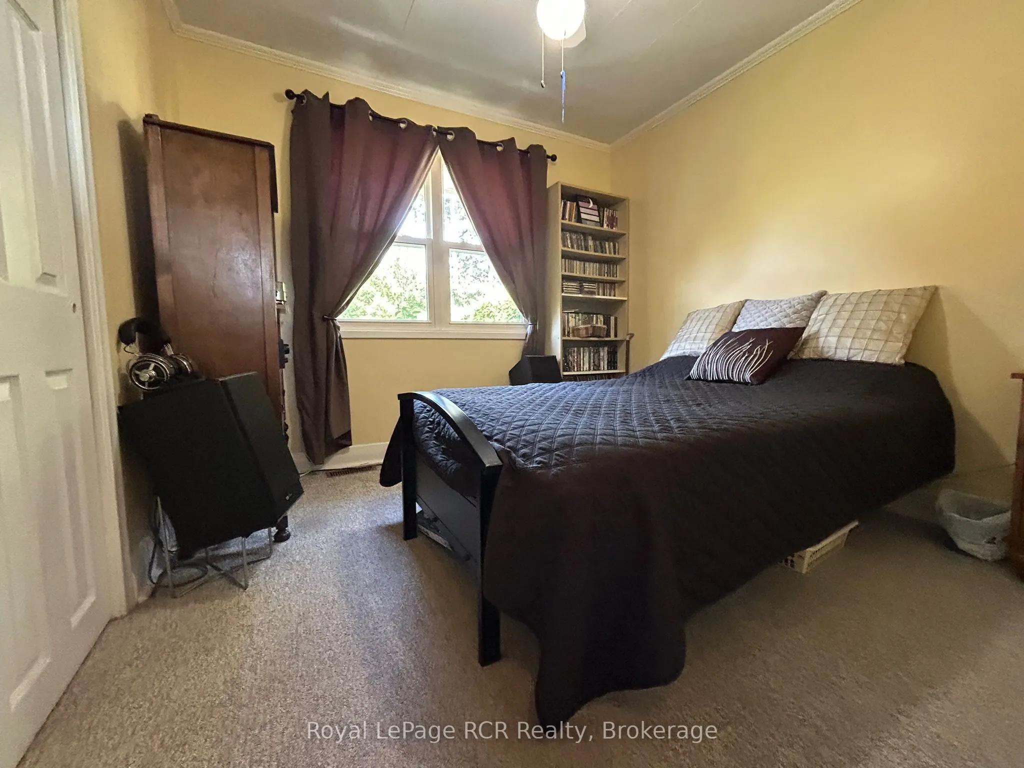 48 4th Avenue W