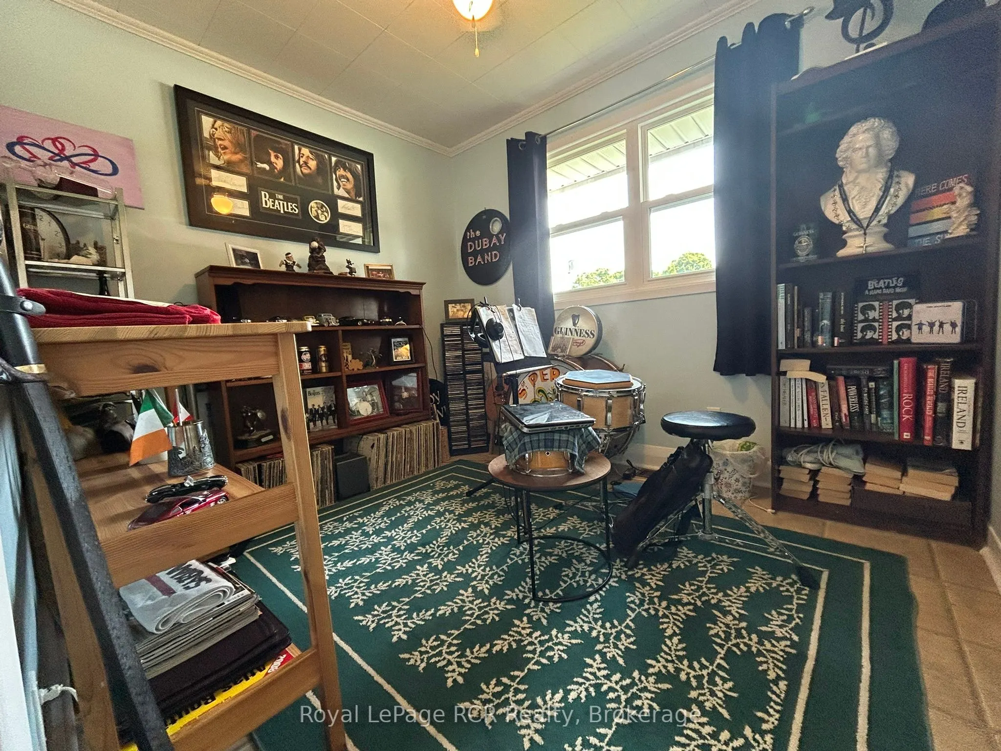 48 4th Avenue W