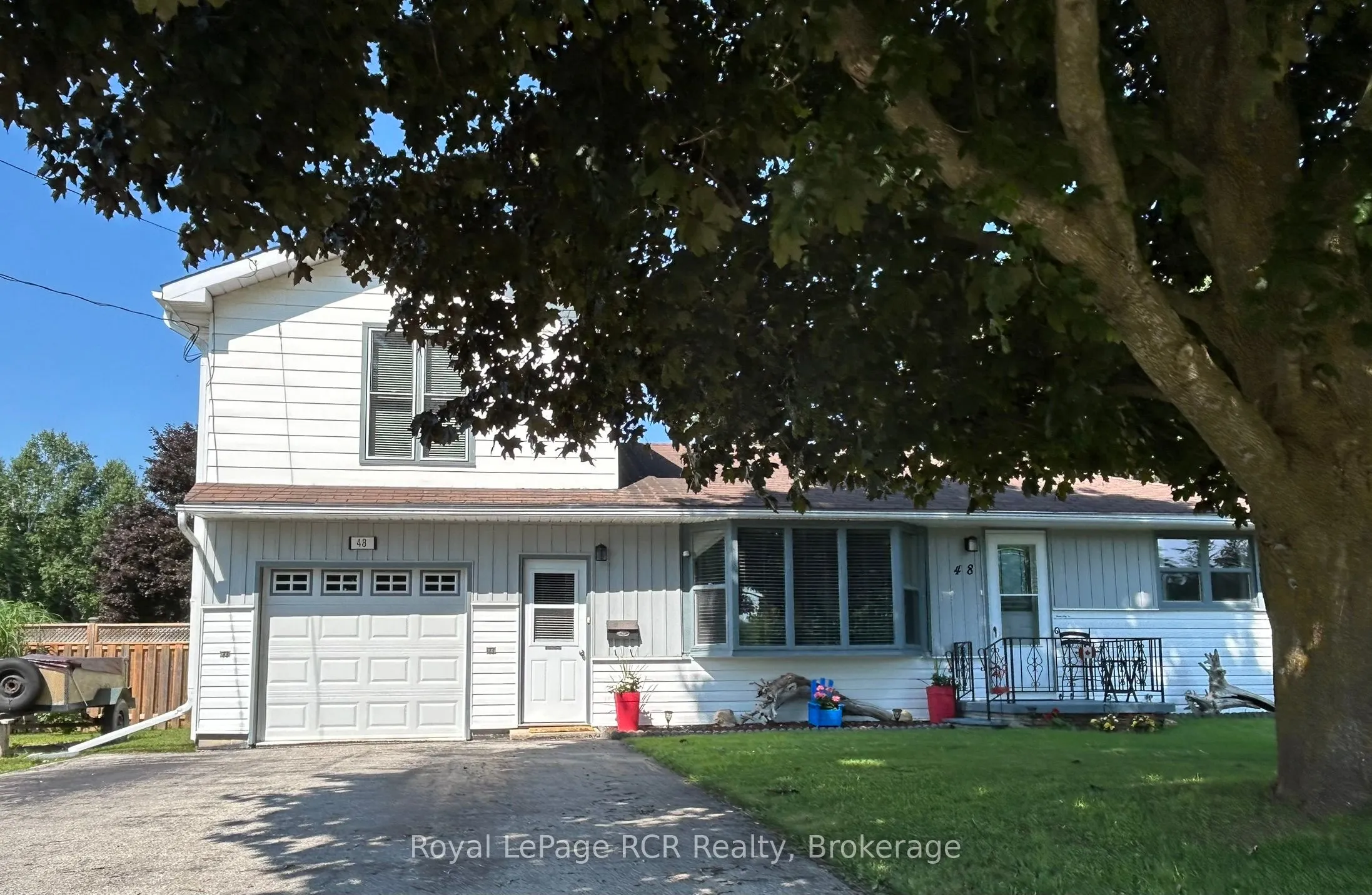 48 4th Avenue W