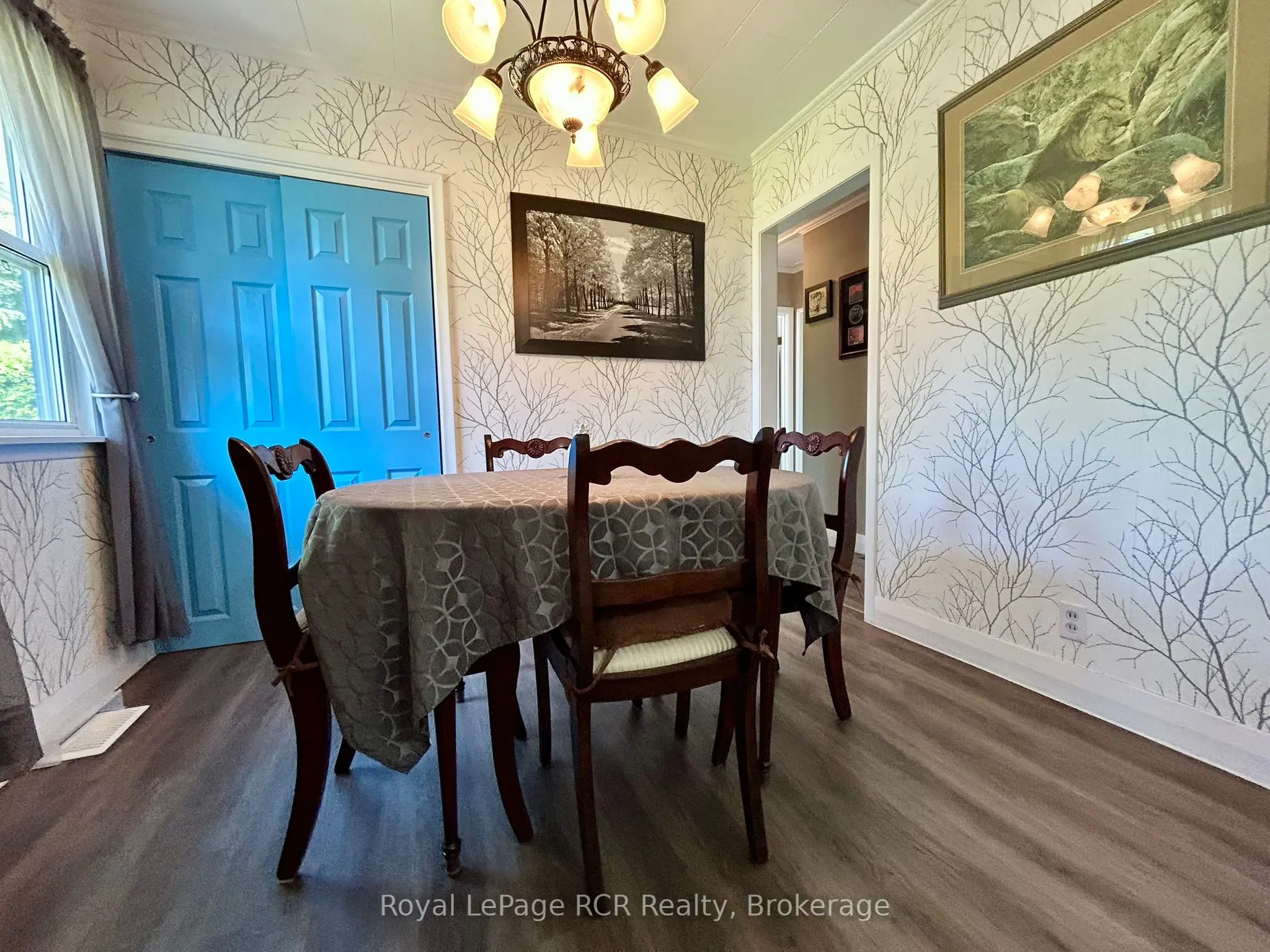 48 4th Avenue W
