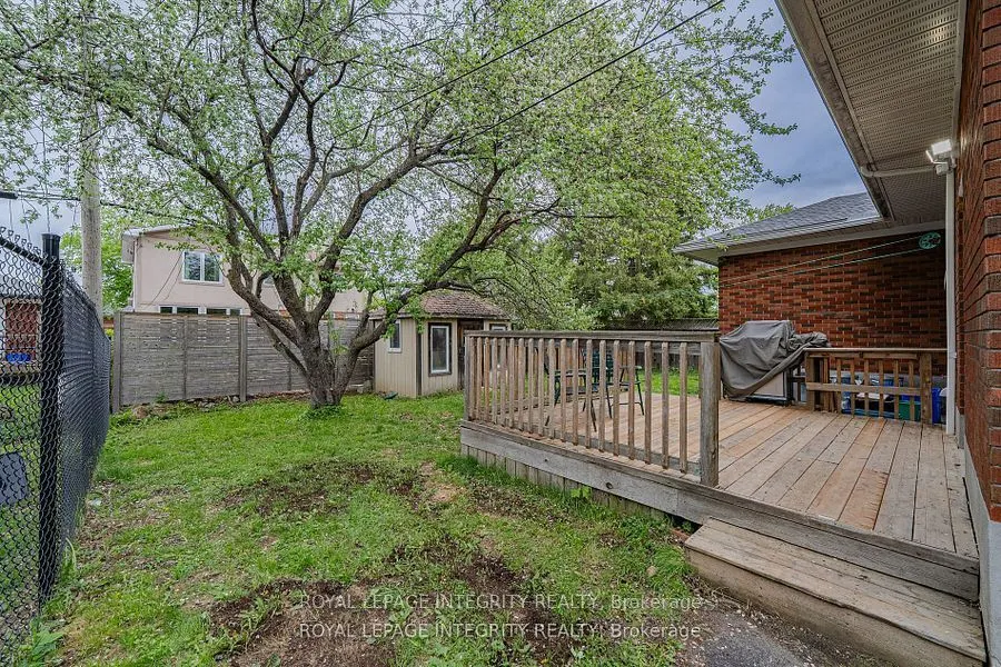 1695 Gage Crescent N