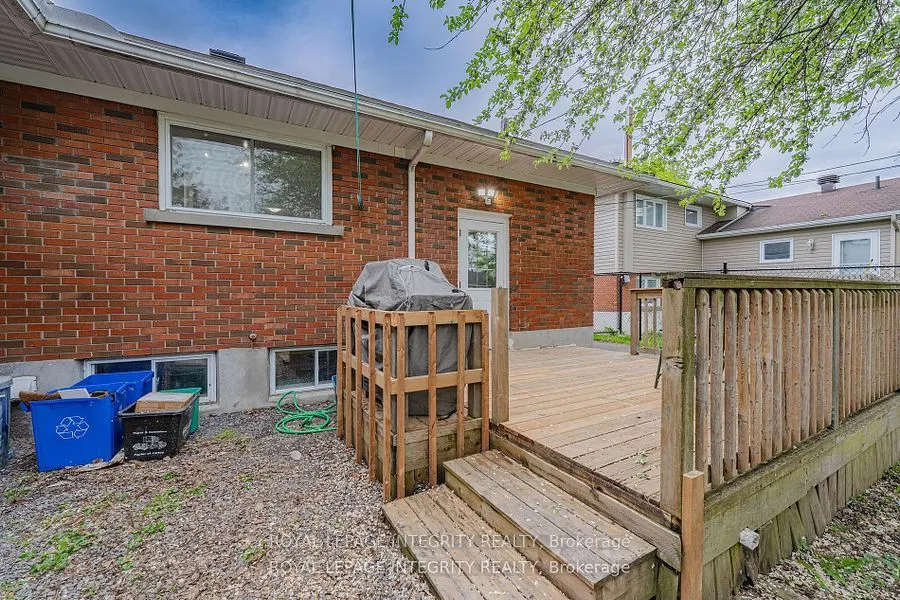 1695 Gage Crescent N