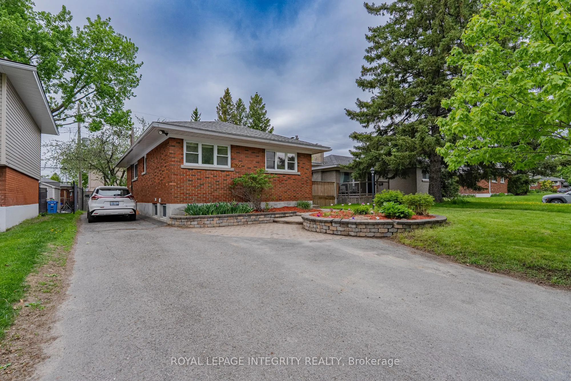 1695 Gage Crescent N