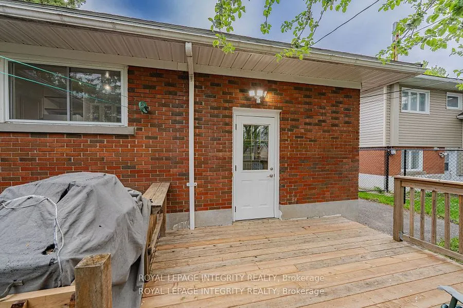 1695 Gage Crescent N