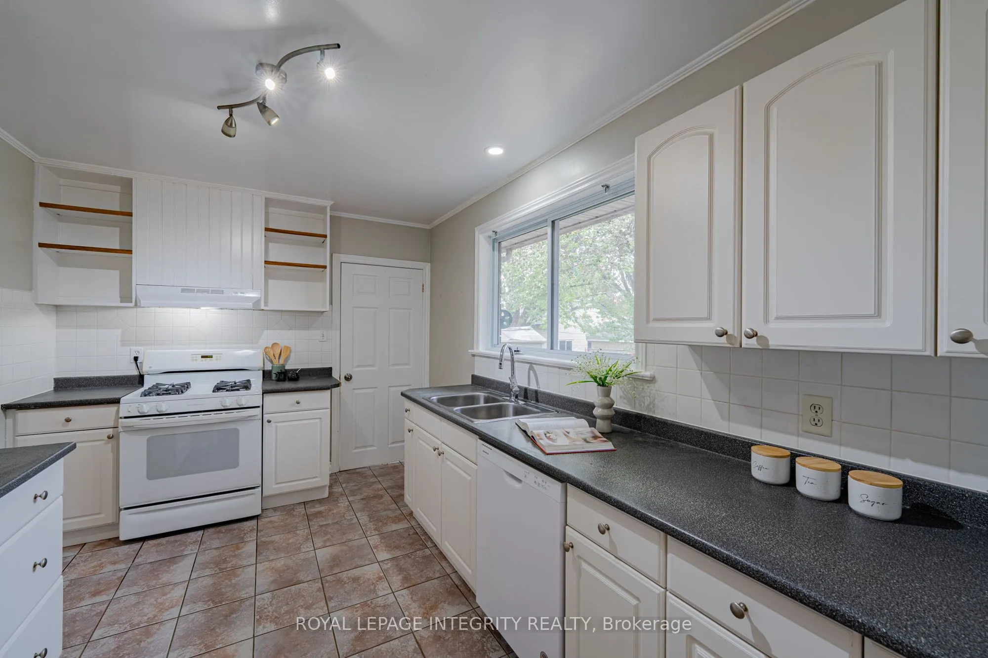 1695 Gage Crescent N
