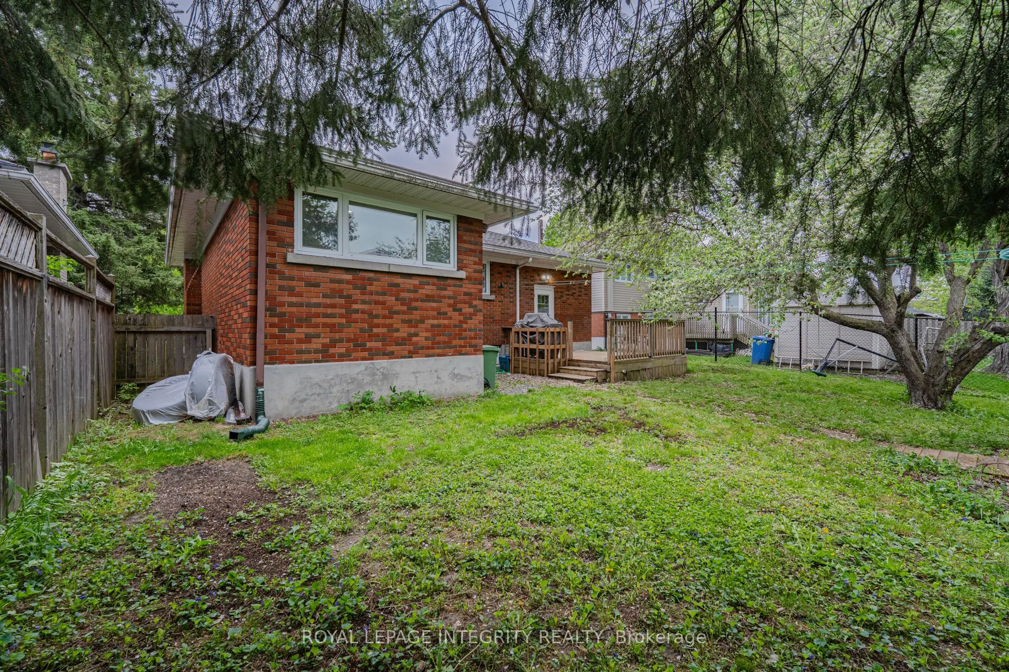 1695 Gage Crescent N