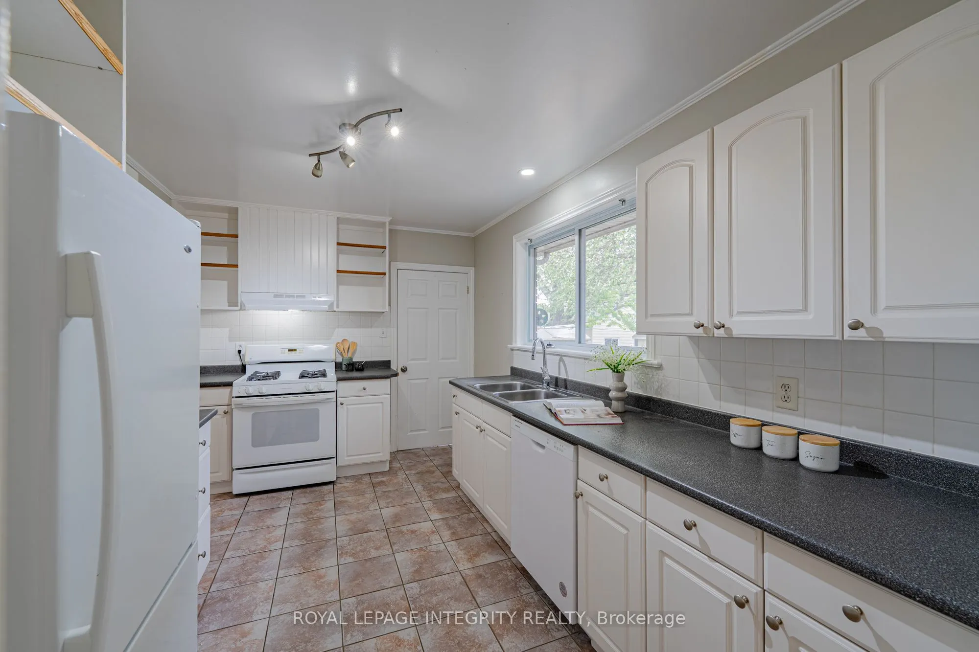 1695 Gage Crescent N