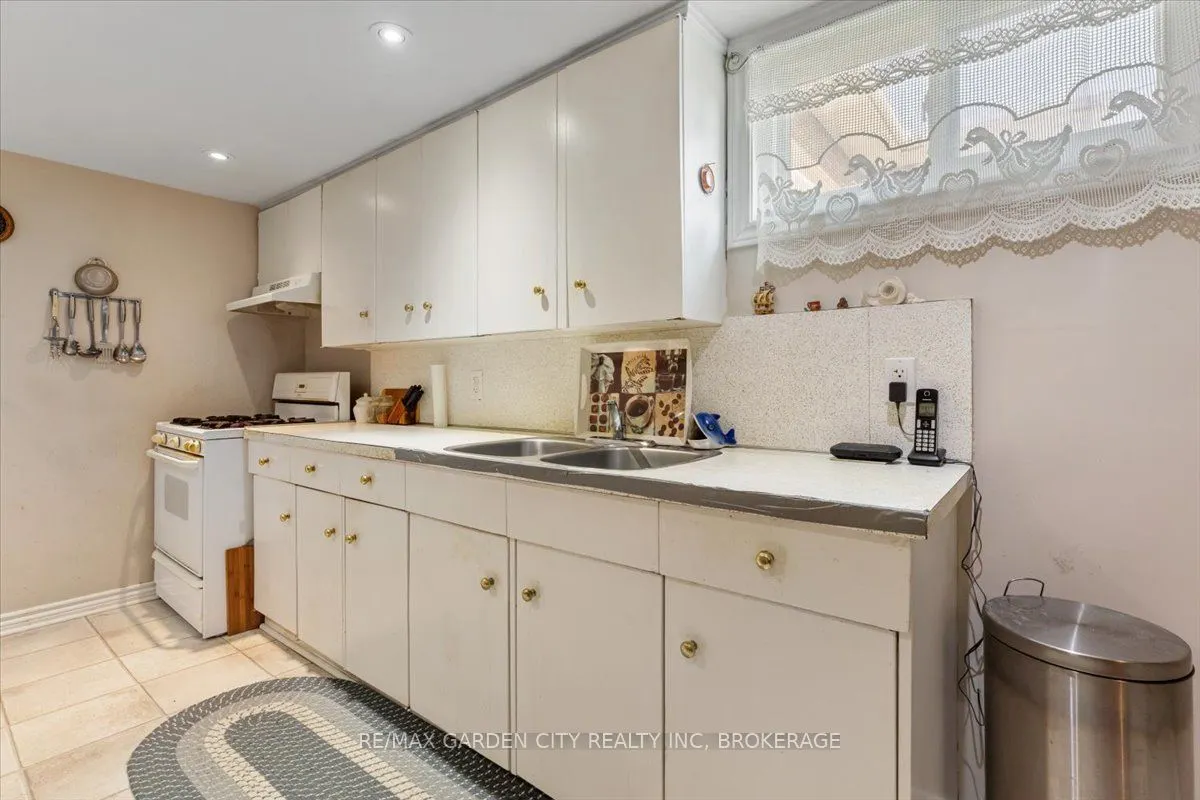 160 ELGIN Street