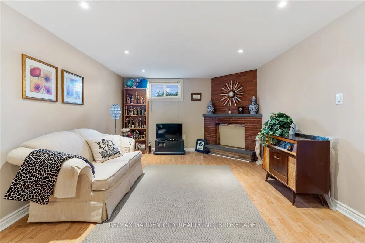 160 ELGIN Street