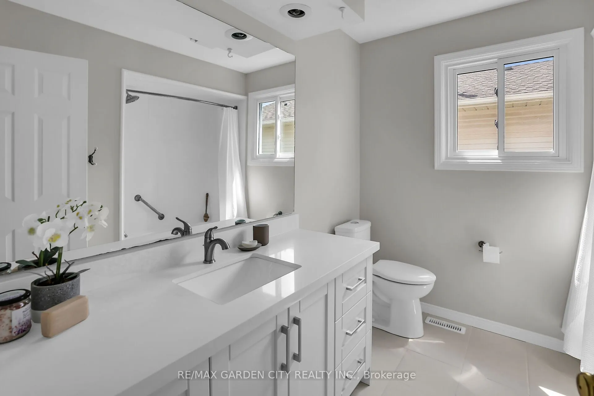 4542 Ivy Gardens Crescent