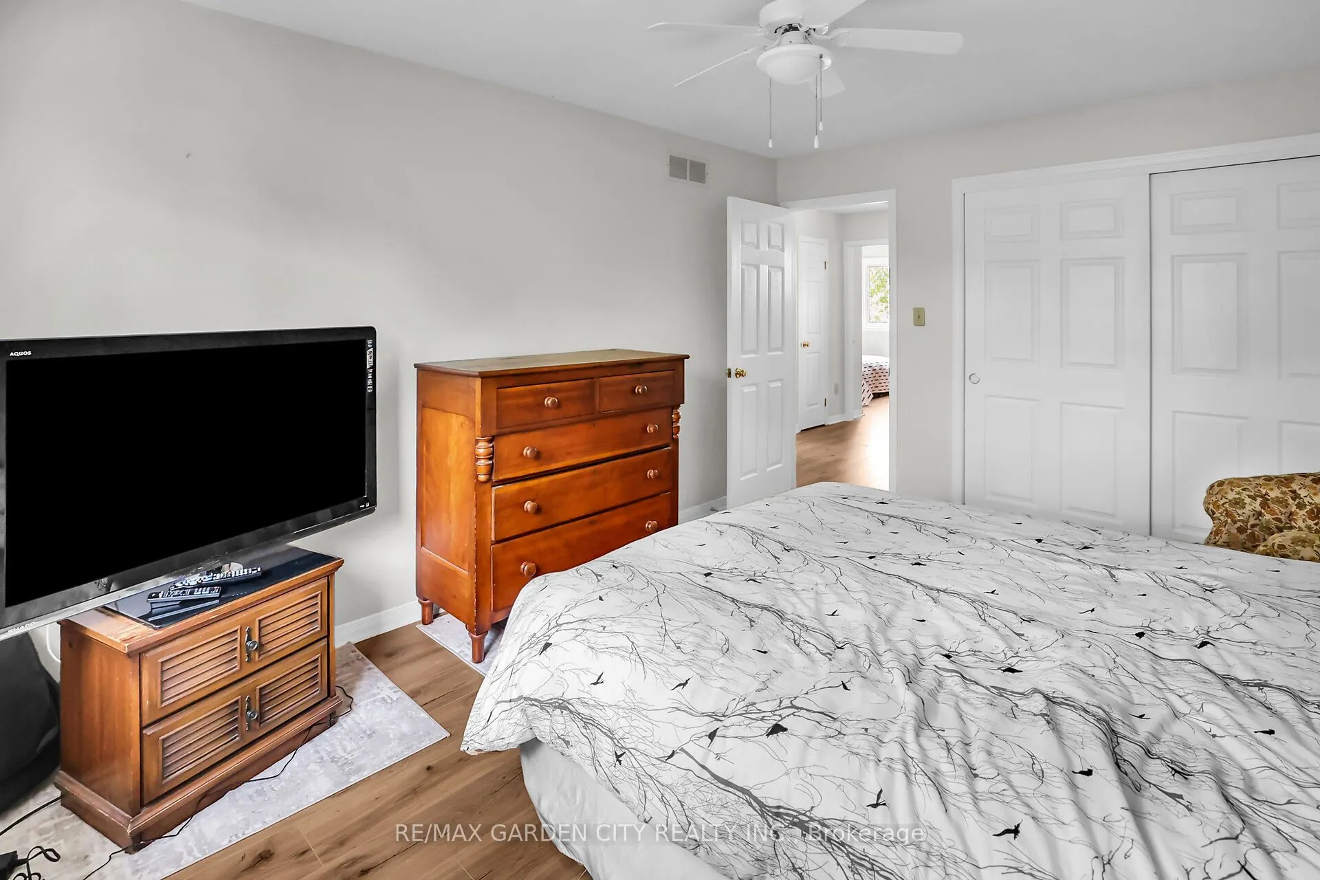 4542 Ivy Gardens Crescent
