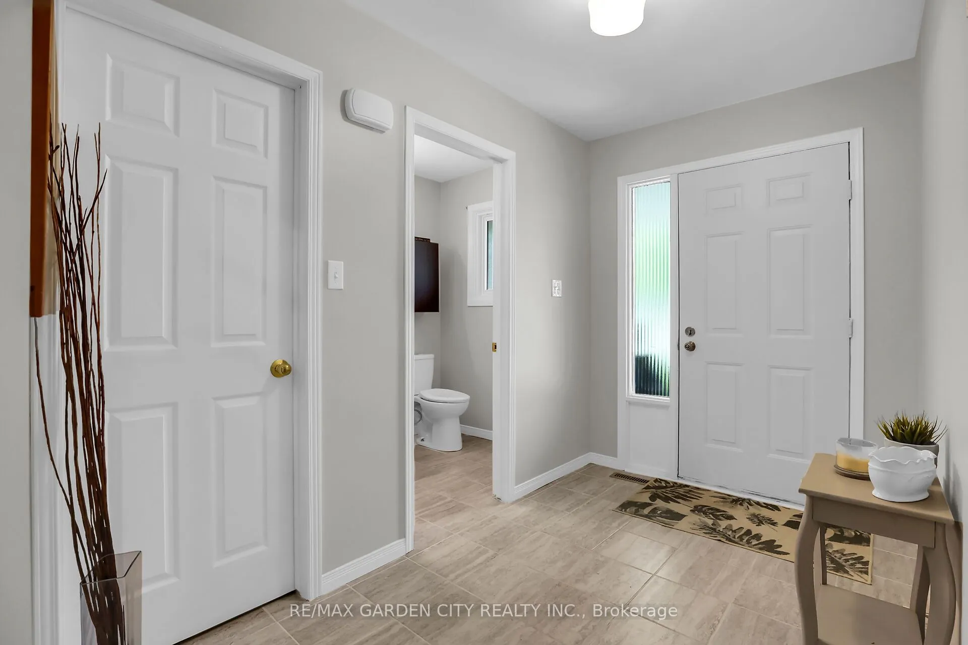 4542 Ivy Gardens Crescent