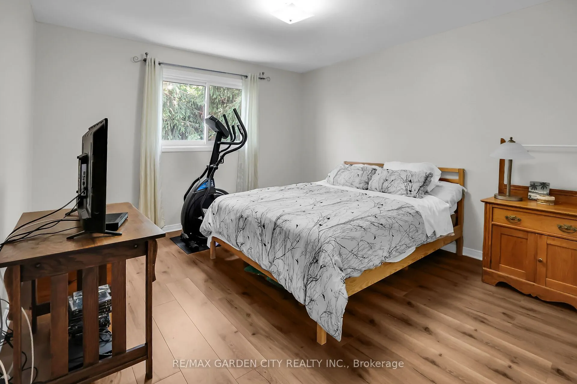 4542 Ivy Gardens Crescent