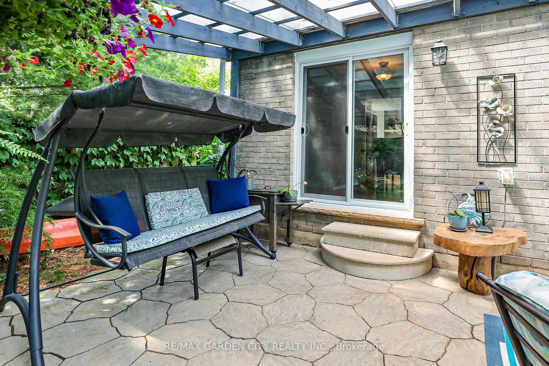 4542 Ivy Gardens Crescent