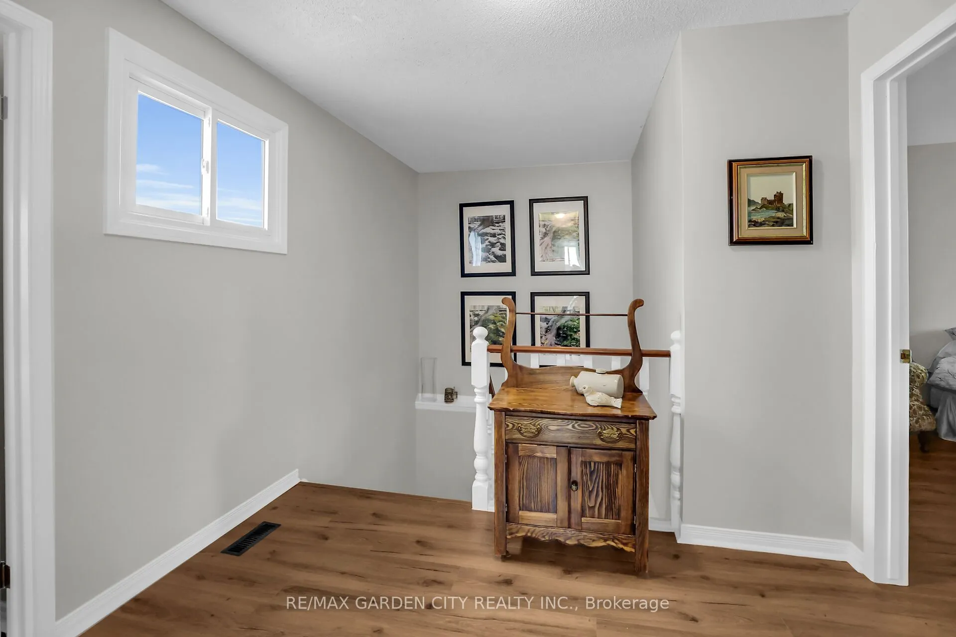 4542 Ivy Gardens Crescent