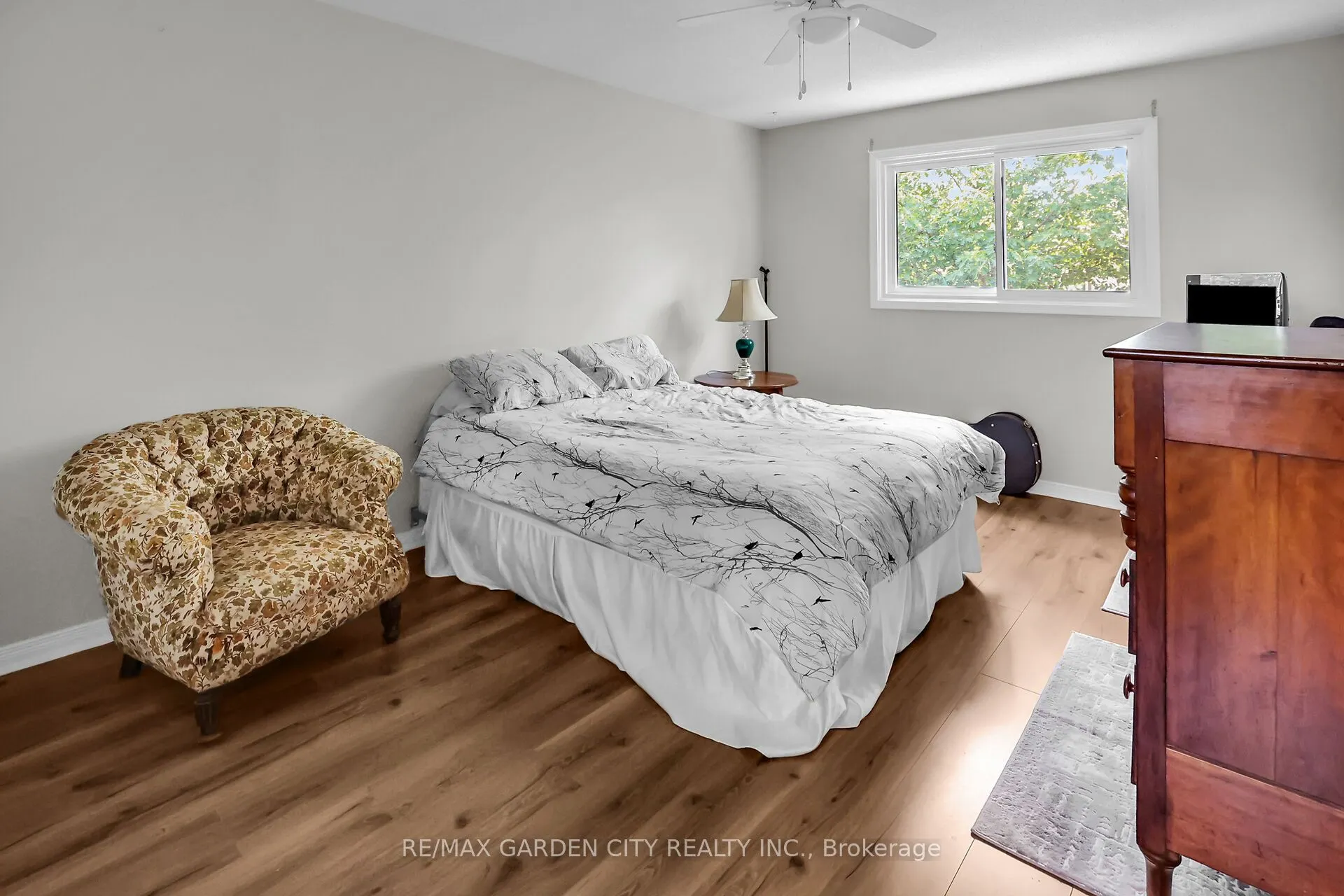 4542 Ivy Gardens Crescent