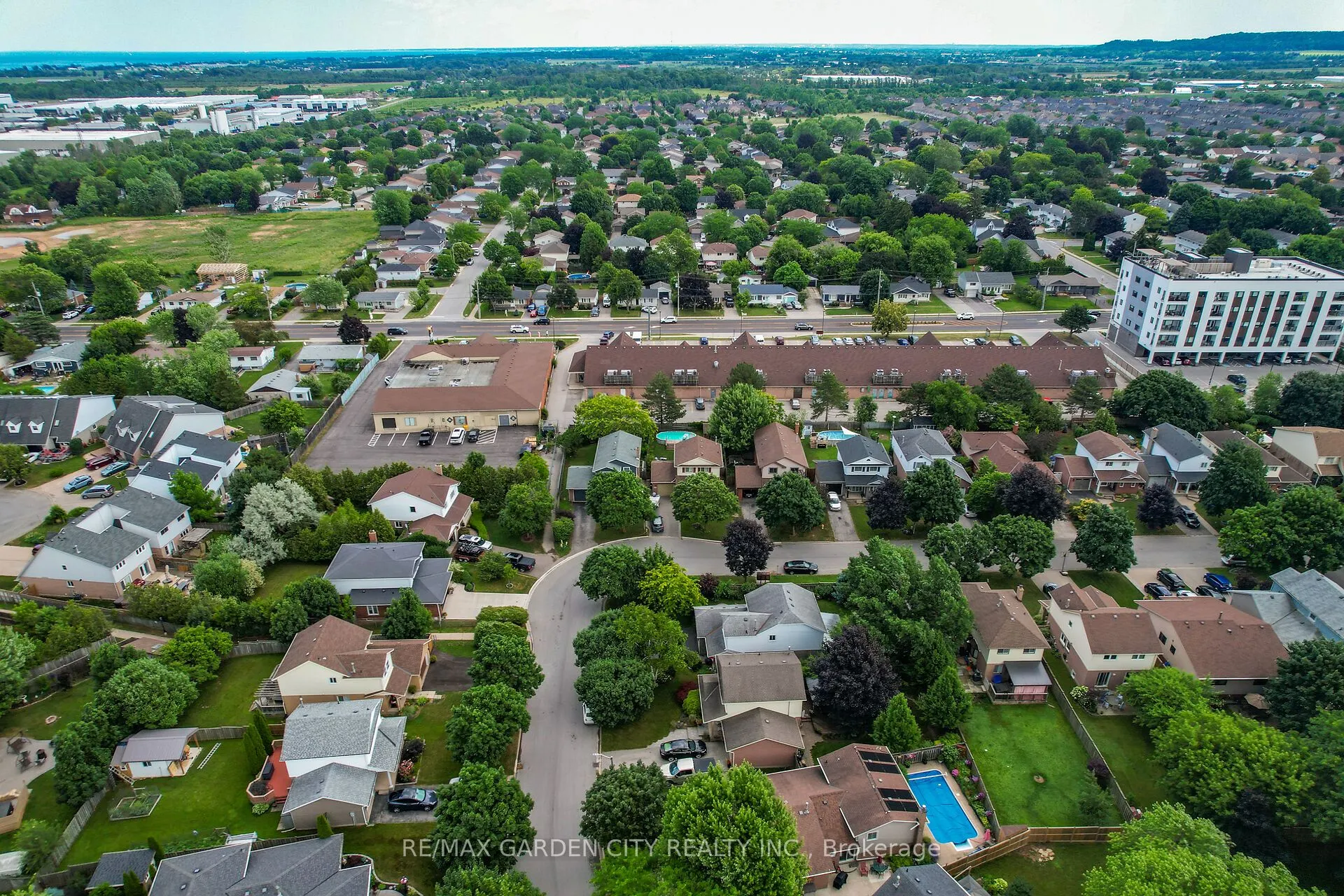 4542 Ivy Gardens Crescent