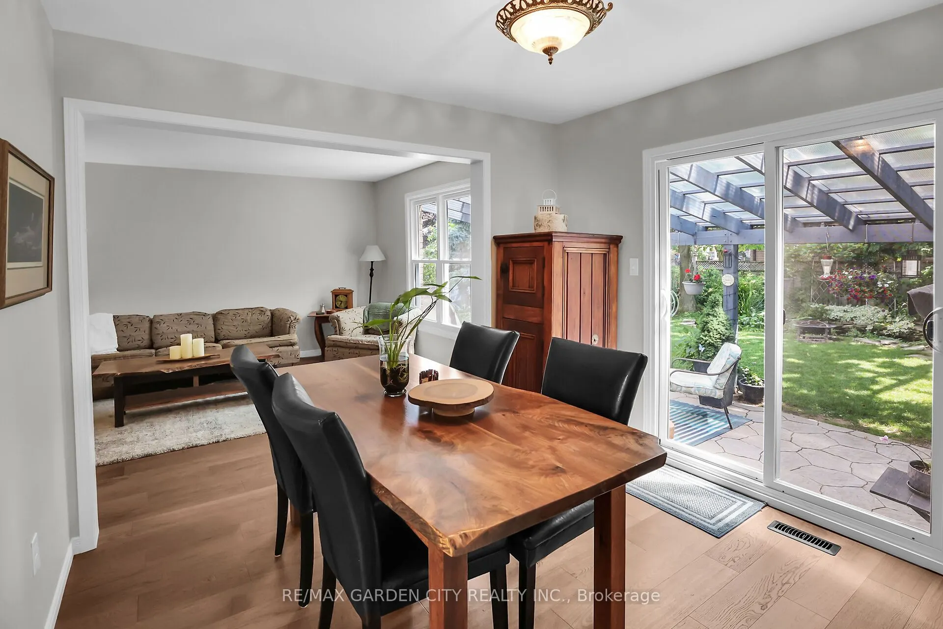 4542 Ivy Gardens Crescent