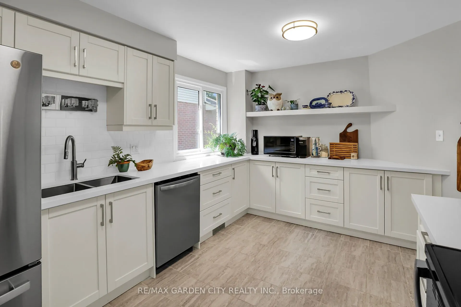 4542 Ivy Gardens Crescent