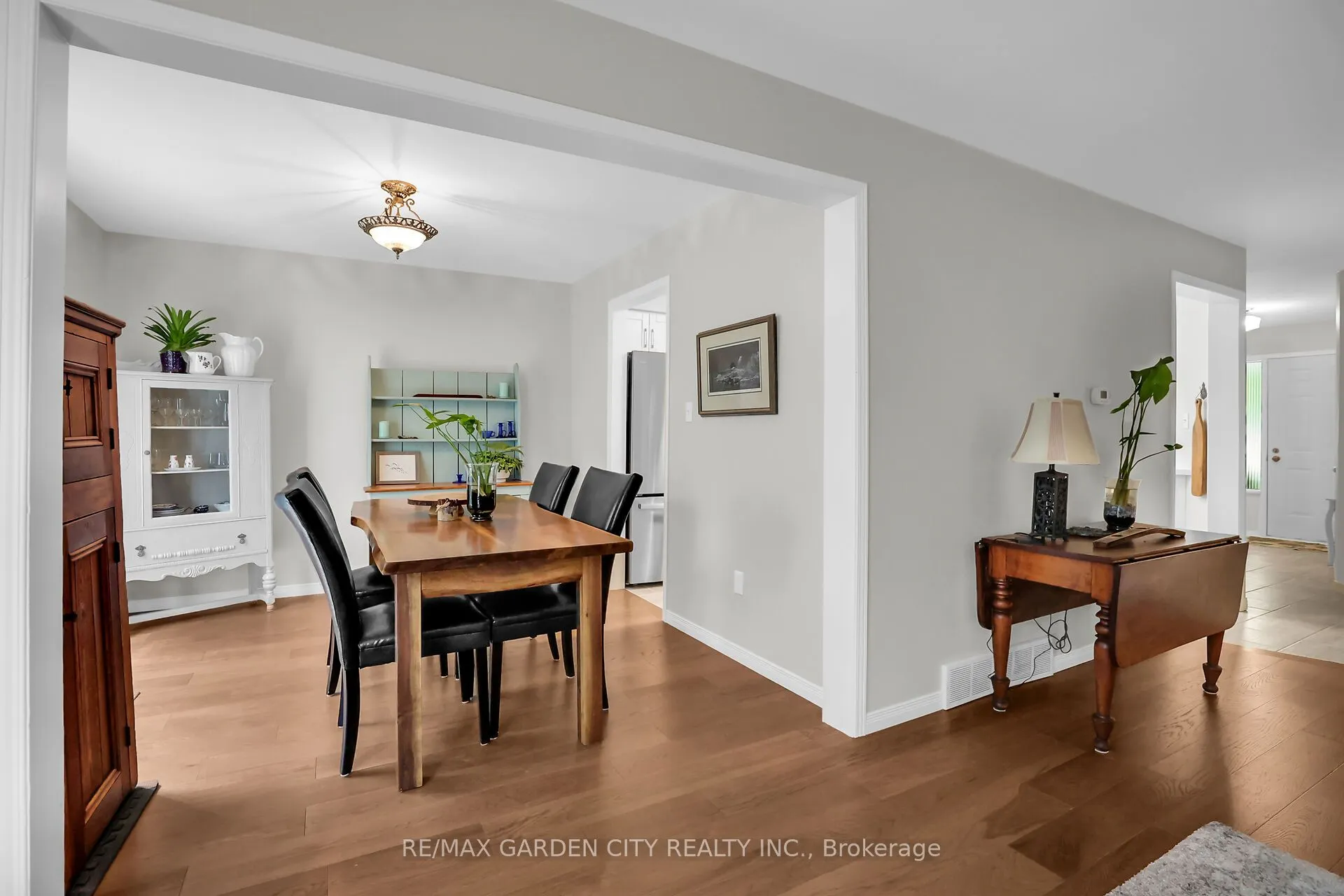4542 Ivy Gardens Crescent