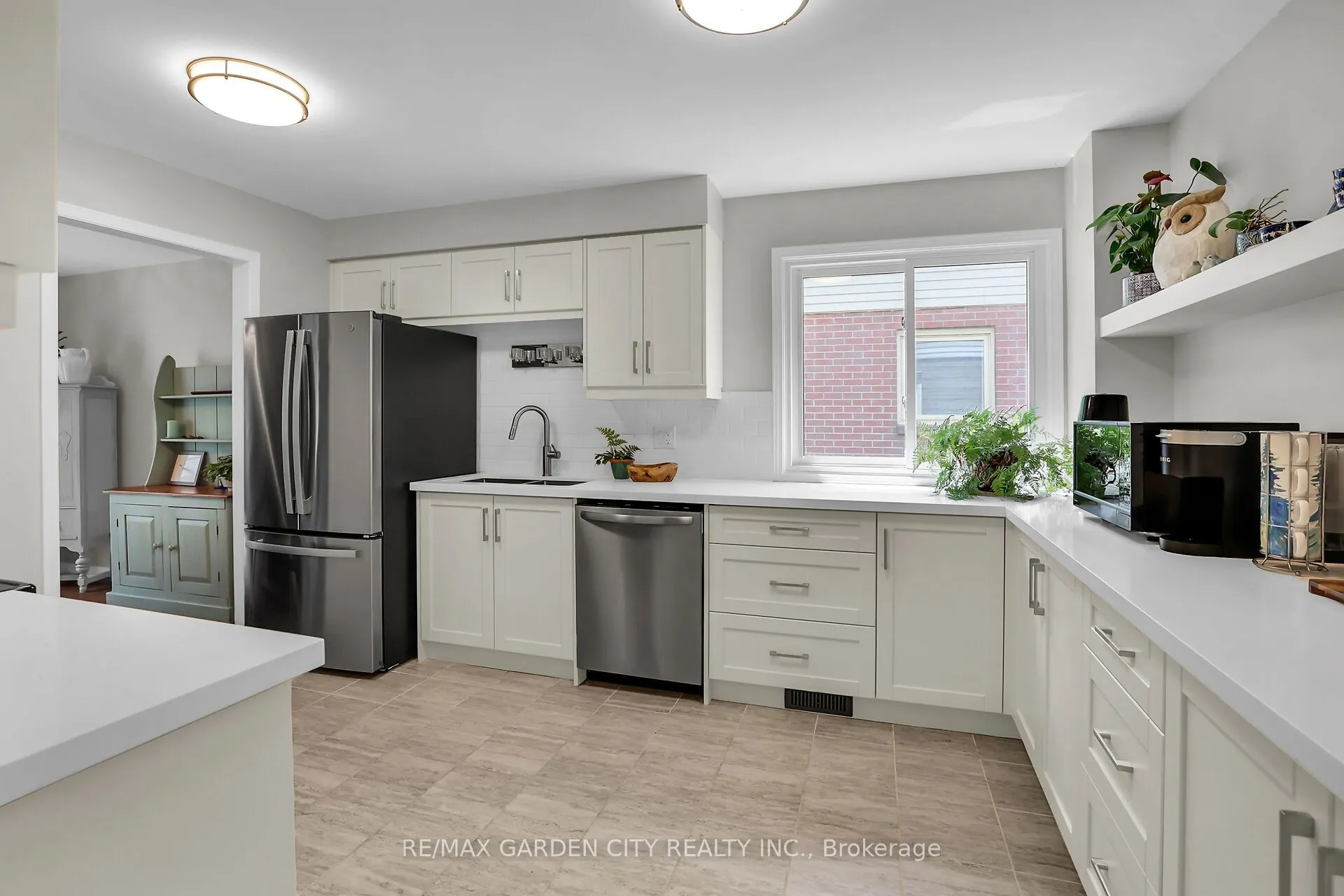 4542 Ivy Gardens Crescent