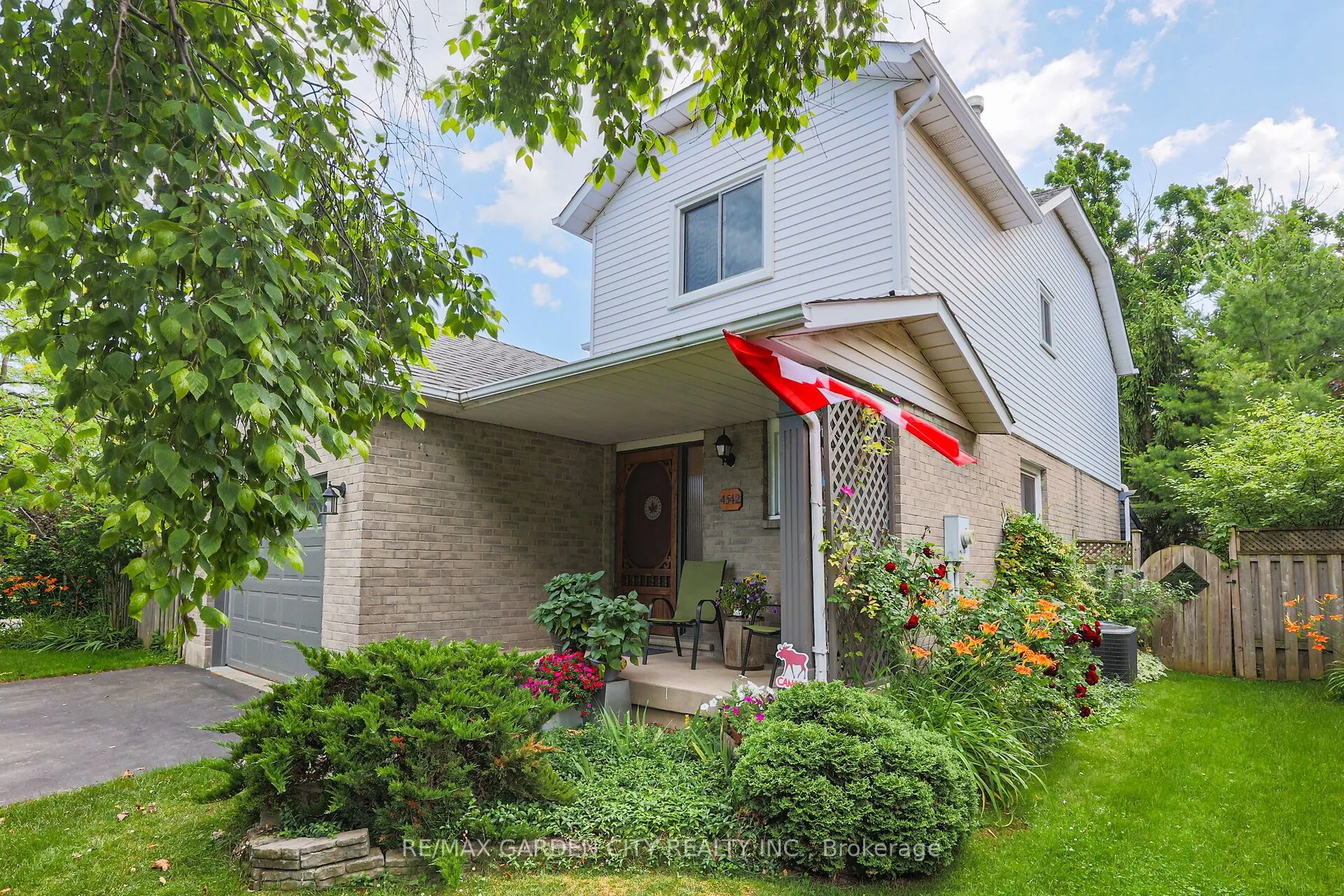 4542 Ivy Gardens Crescent