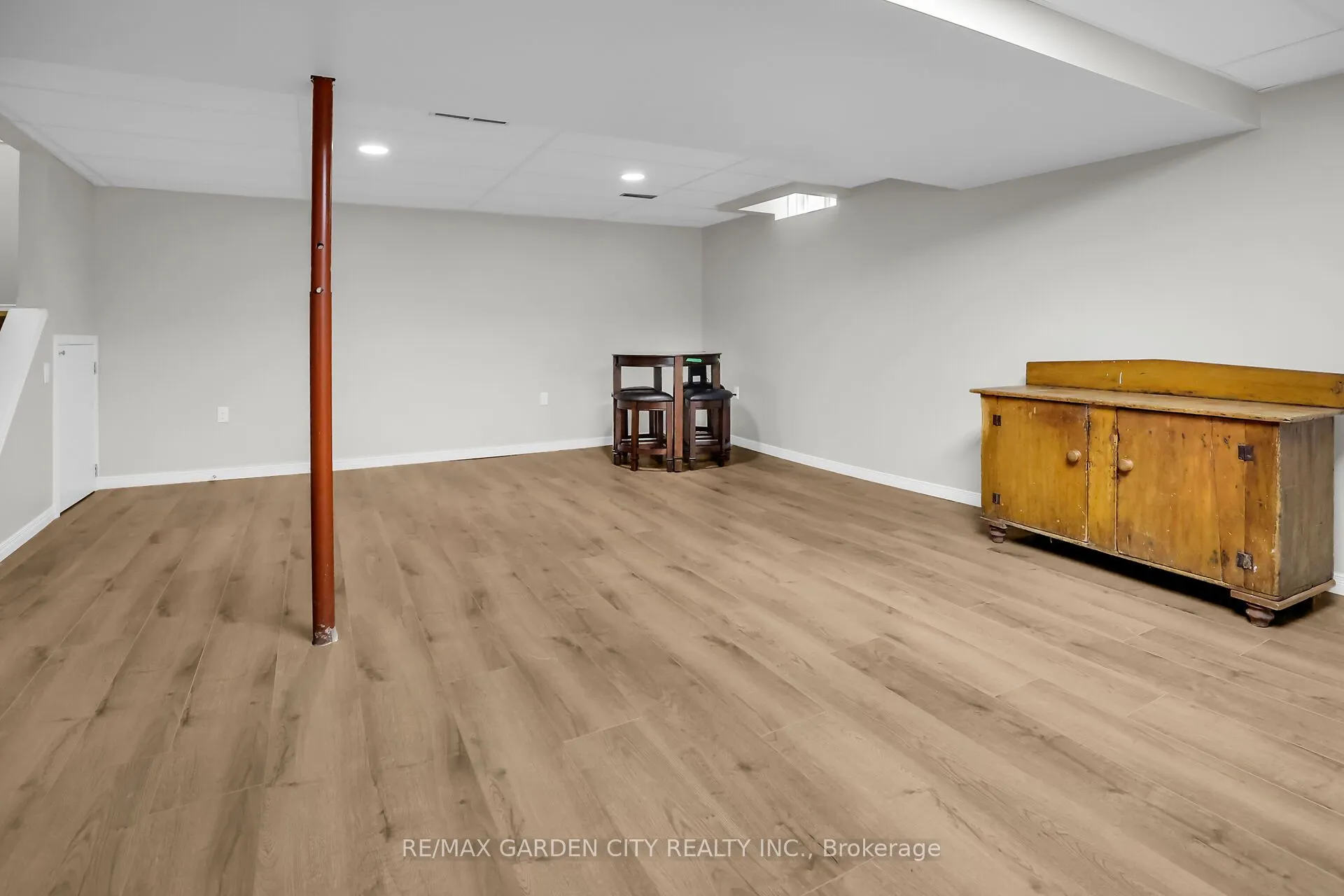 4542 Ivy Gardens Crescent