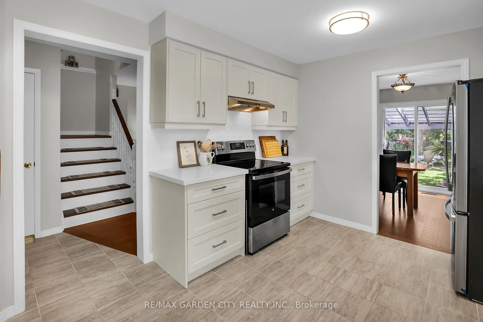 4542 Ivy Gardens Crescent