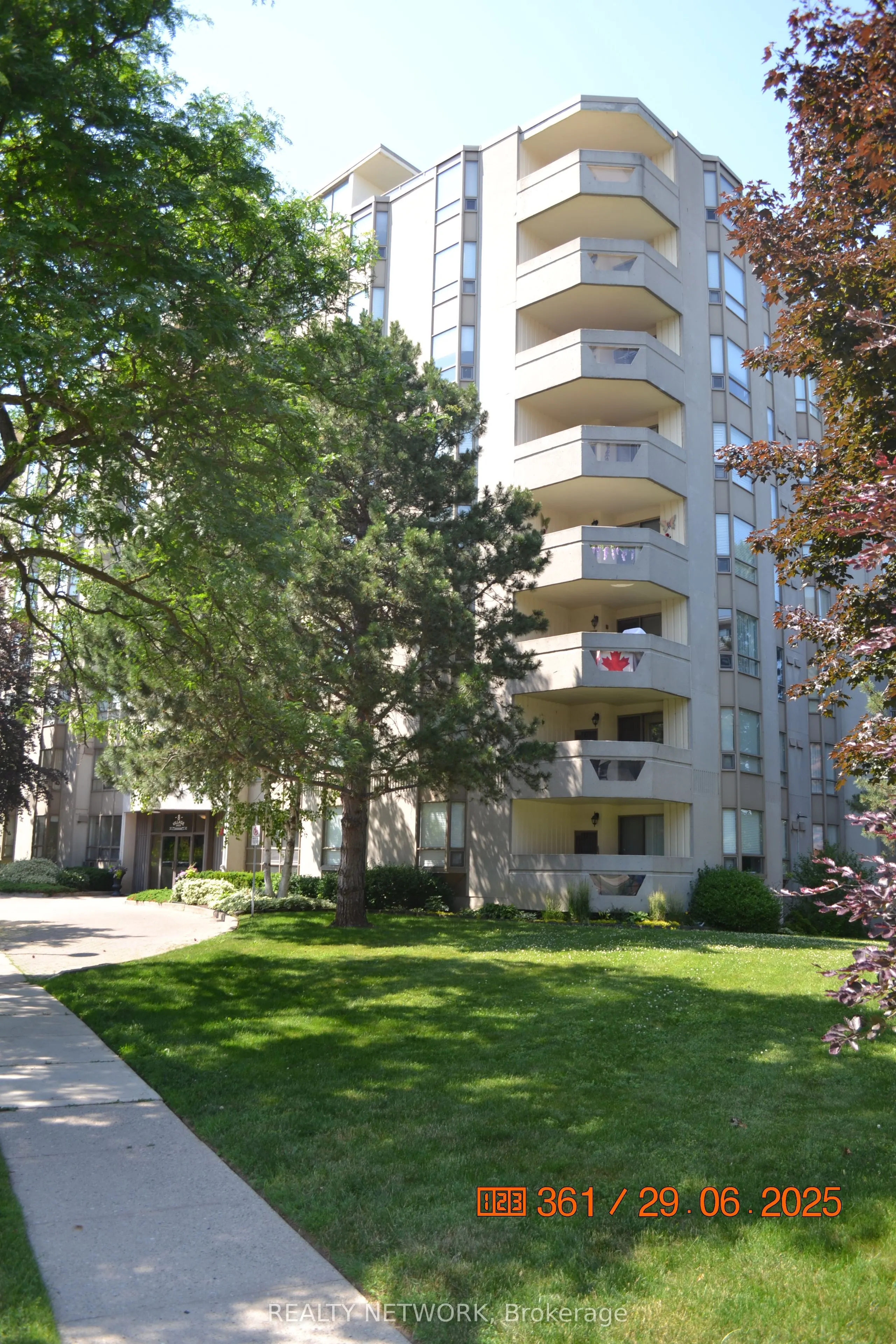 8 Village Green Boulevard, #811