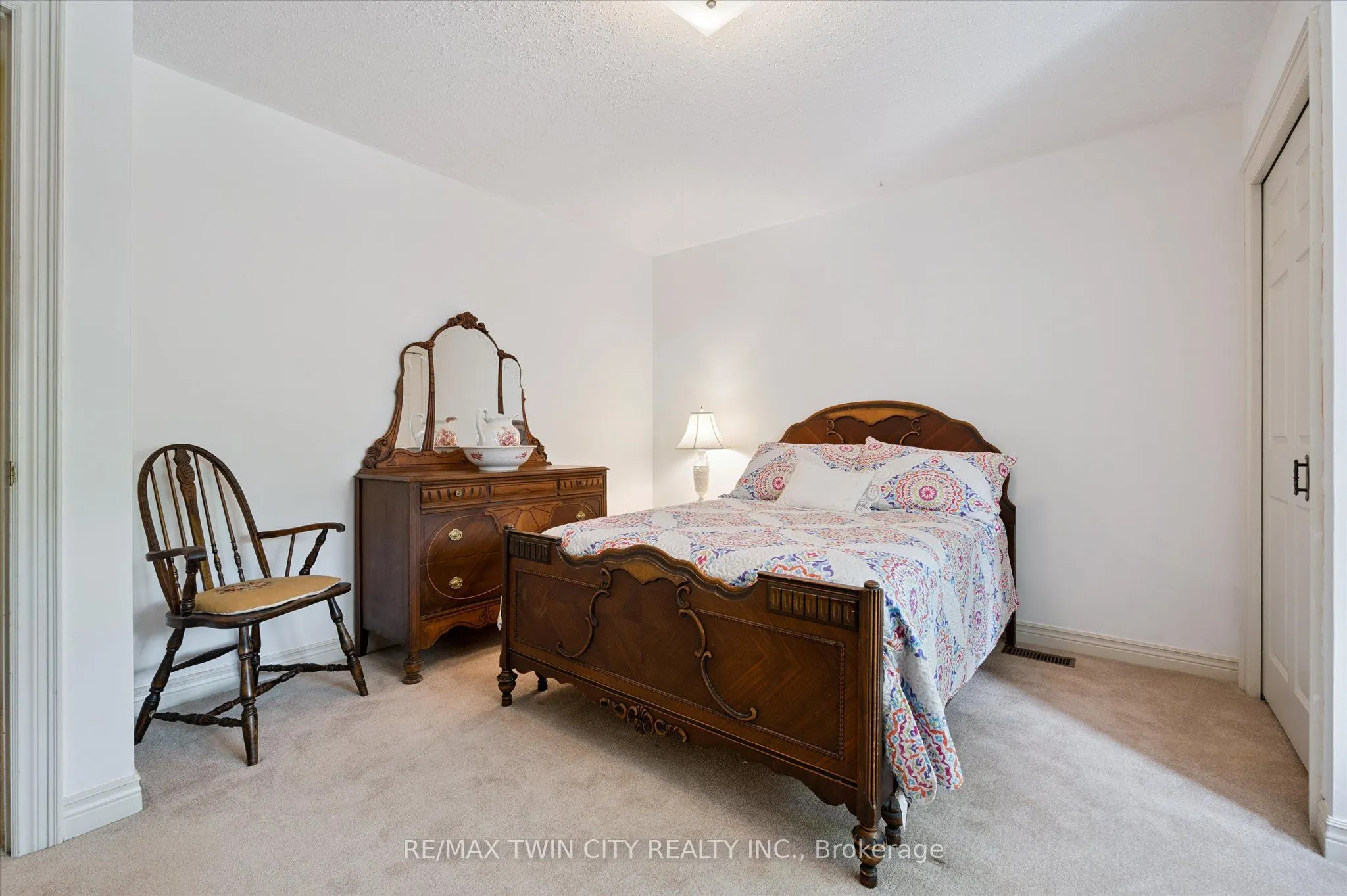 45 Applewood Crescent